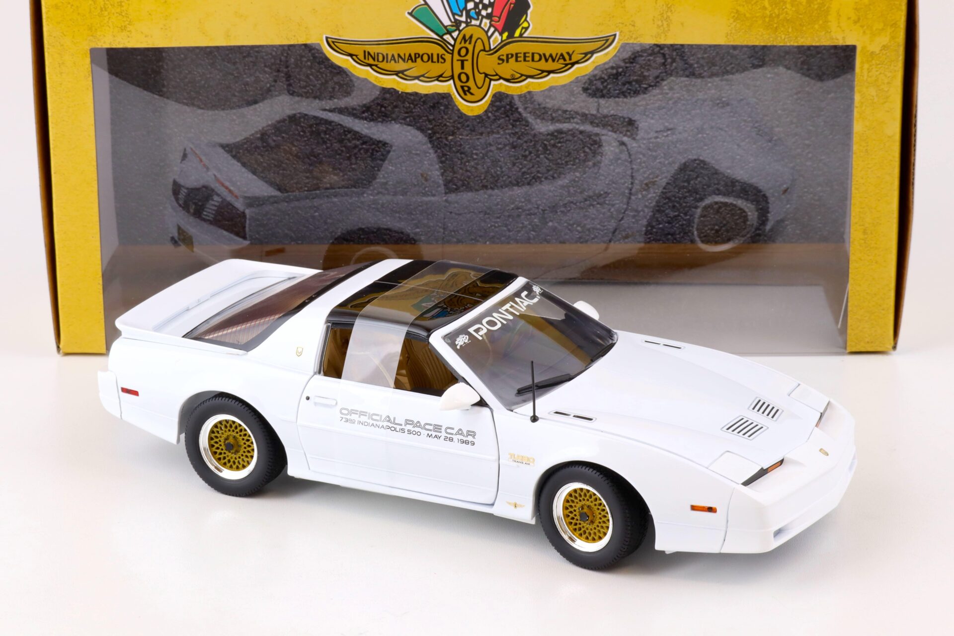 1:18 Greenlight 1989 Pontiac Firebird TTA Turbo Trans Am Official Pace Car white