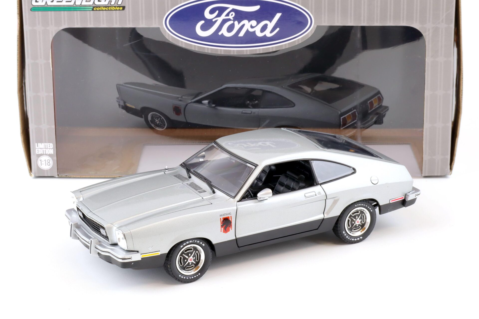 1:18 Greenlight 1976 Ford Mustang II Stallion silver metallic