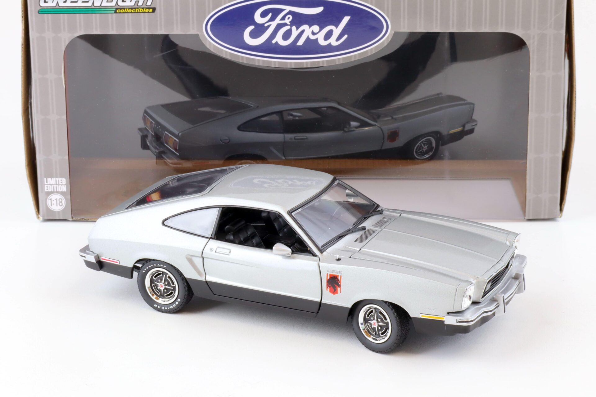 1:18 Greenlight 1976 Ford Mustang II Stallion silver metallic