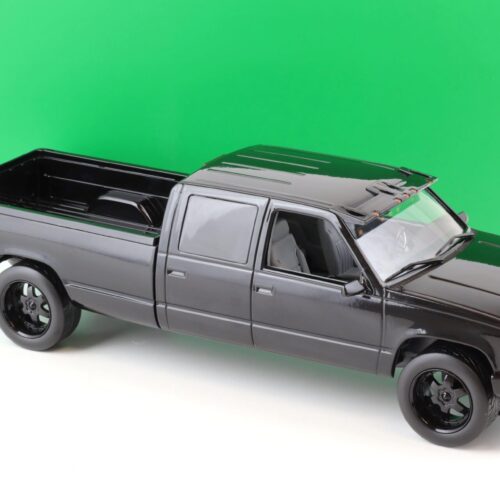1:18 Greenlight 1997 Custom Chevrolet Silverado 3500 Pickup black