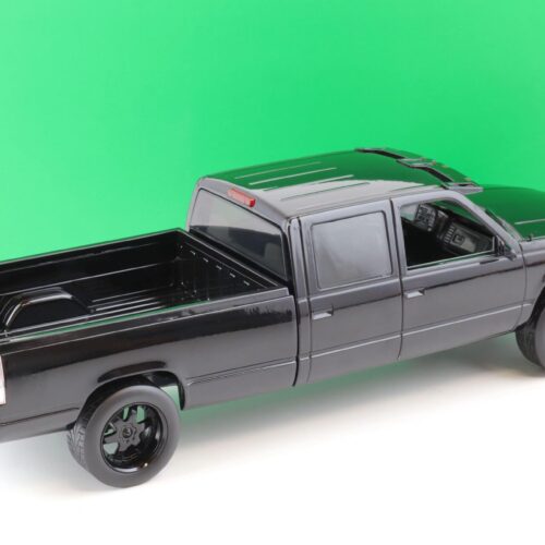 1:18 Greenlight 1997 Custom Chevrolet Silverado 3500 Pickup black