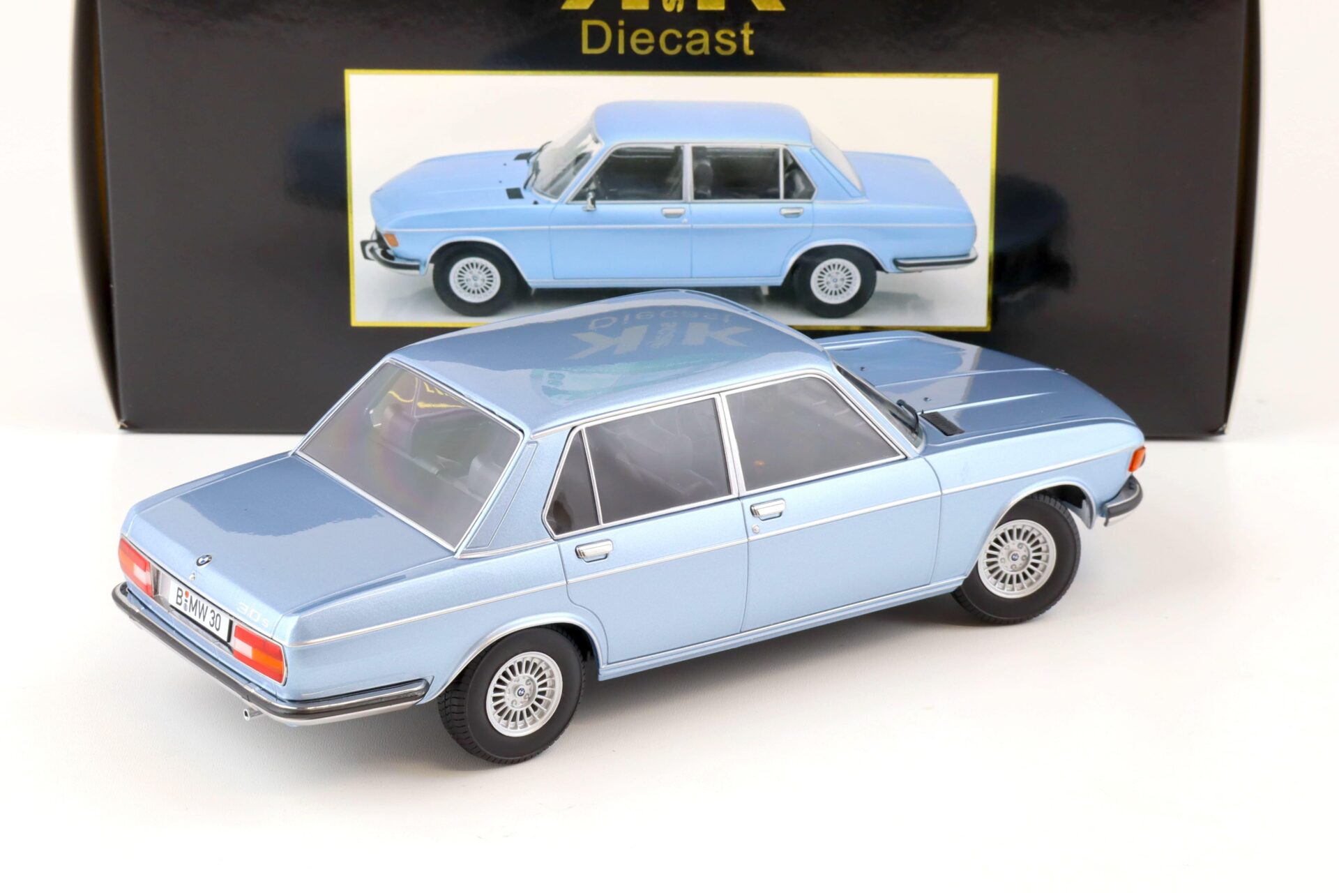 1:18 KK-Scale BMW 3.0 S Limousine 2nd Series blue metallic 1971
