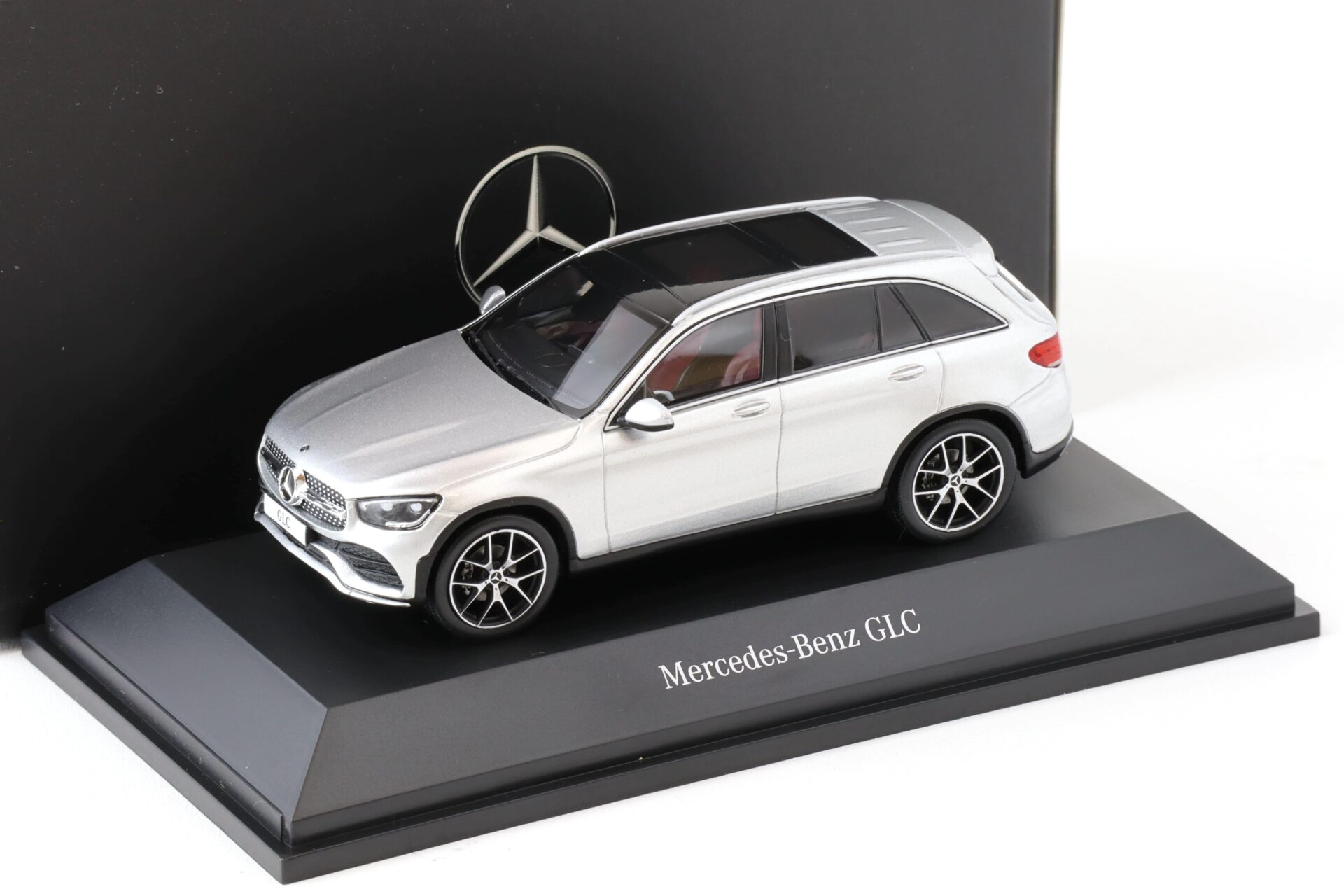 1:43 Spark Minimax Mercedes GLC X253 iridium silver DEALER VERSION