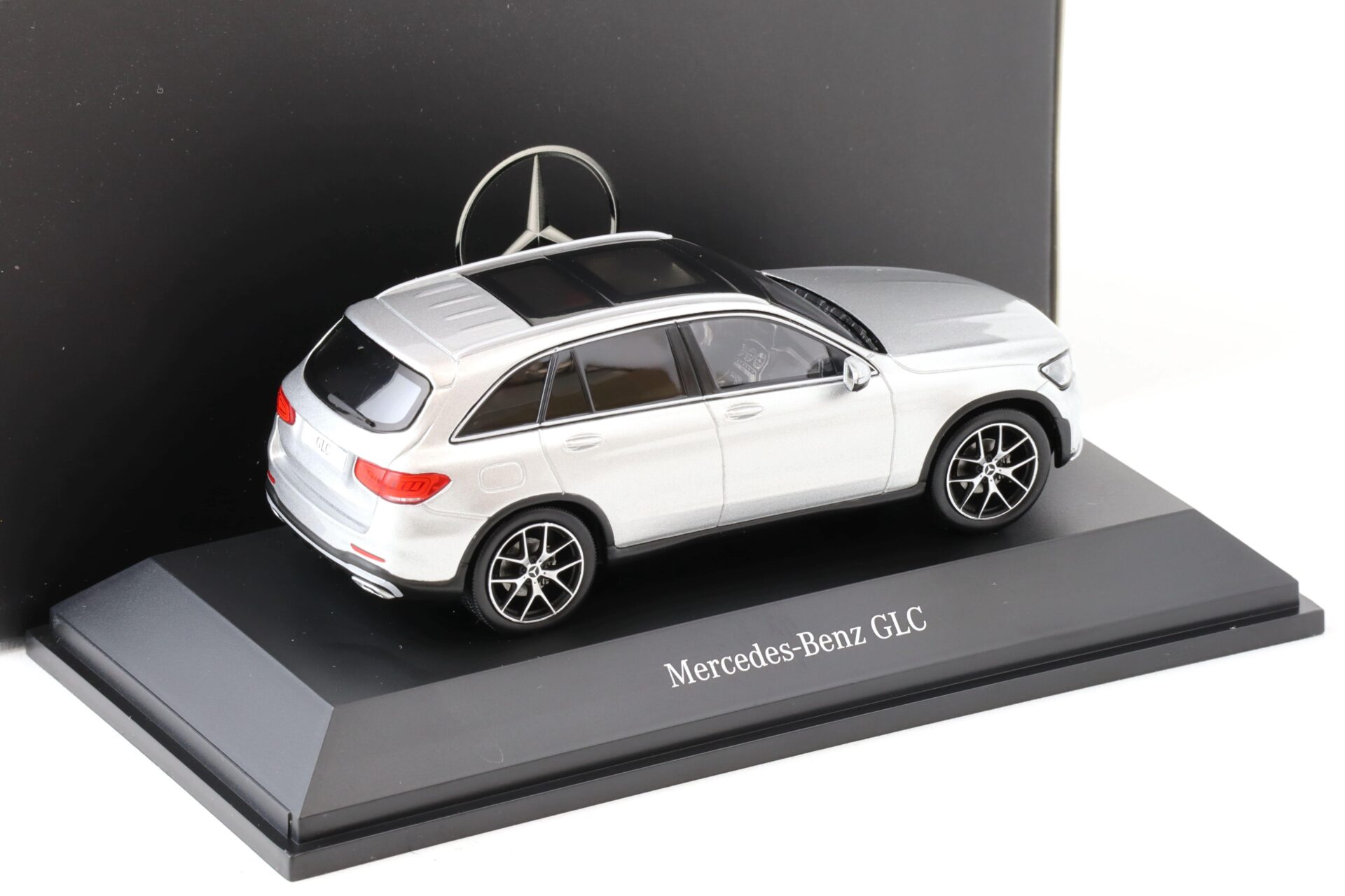 1:43 Spark Minimax Mercedes GLC X253 iridium silver DEALER VERSION