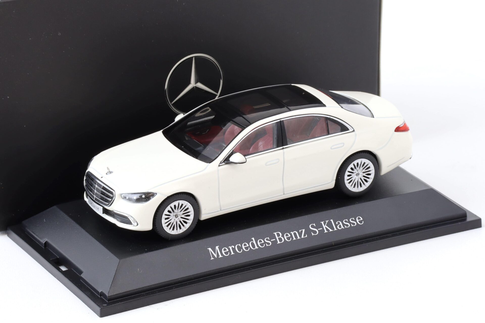 ID 77093 orig.jpg 1:43 Herpa Mercedes S Class V223 designo diamond white bright DEALER VERSION