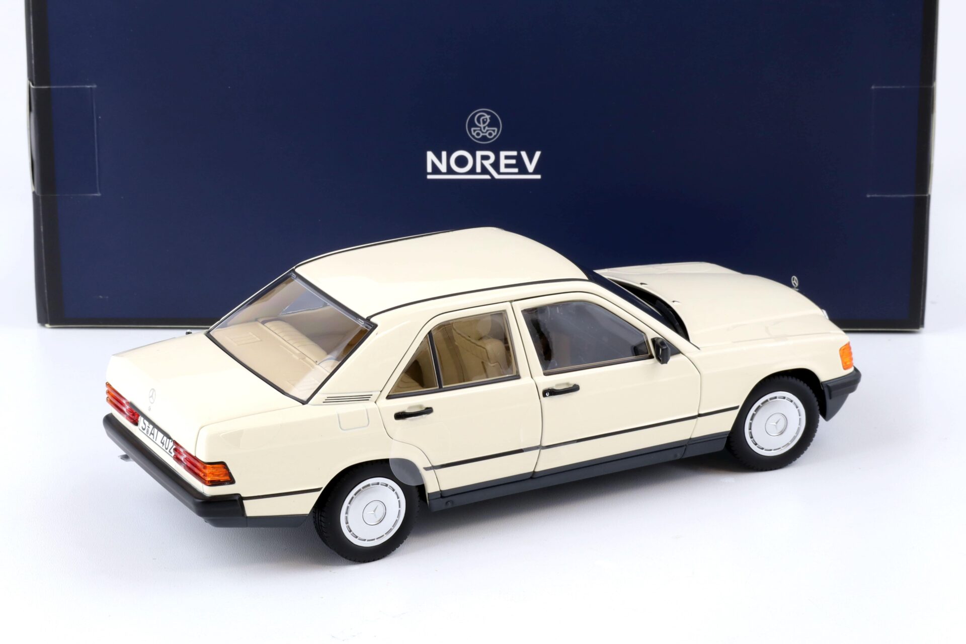 1:18 Norev 1984 Mercedes-Benz 190 E beige - Limited 200 pcs.