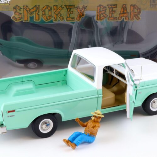 1:18 Greenlight 1975 Ford F-100 Ranger Pick-Up Forest Service with Smokey Bear Figure