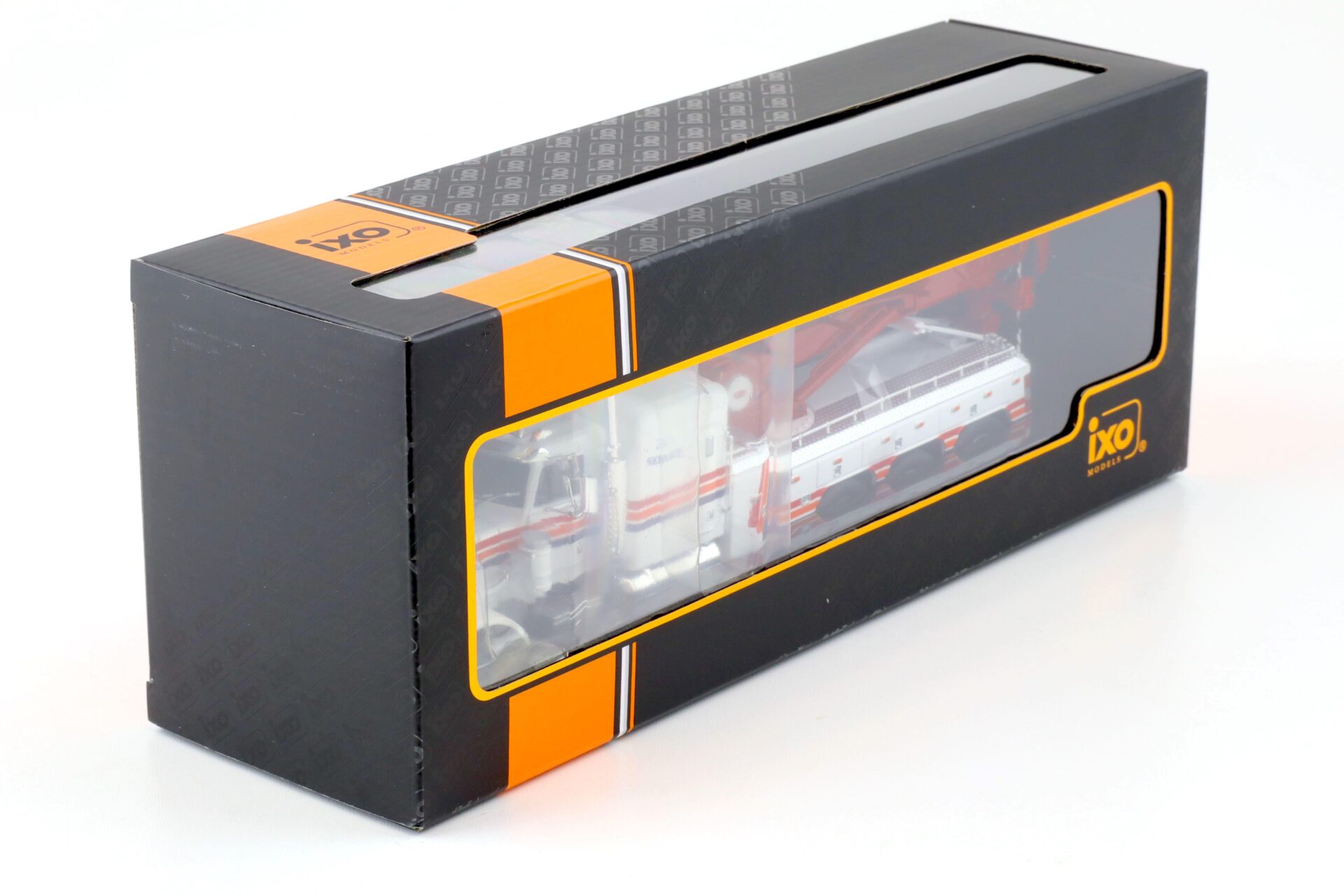 1:43 IXO 1970 Peterbilt 359 Wrecker Truck Abschlepper Tow Truck white