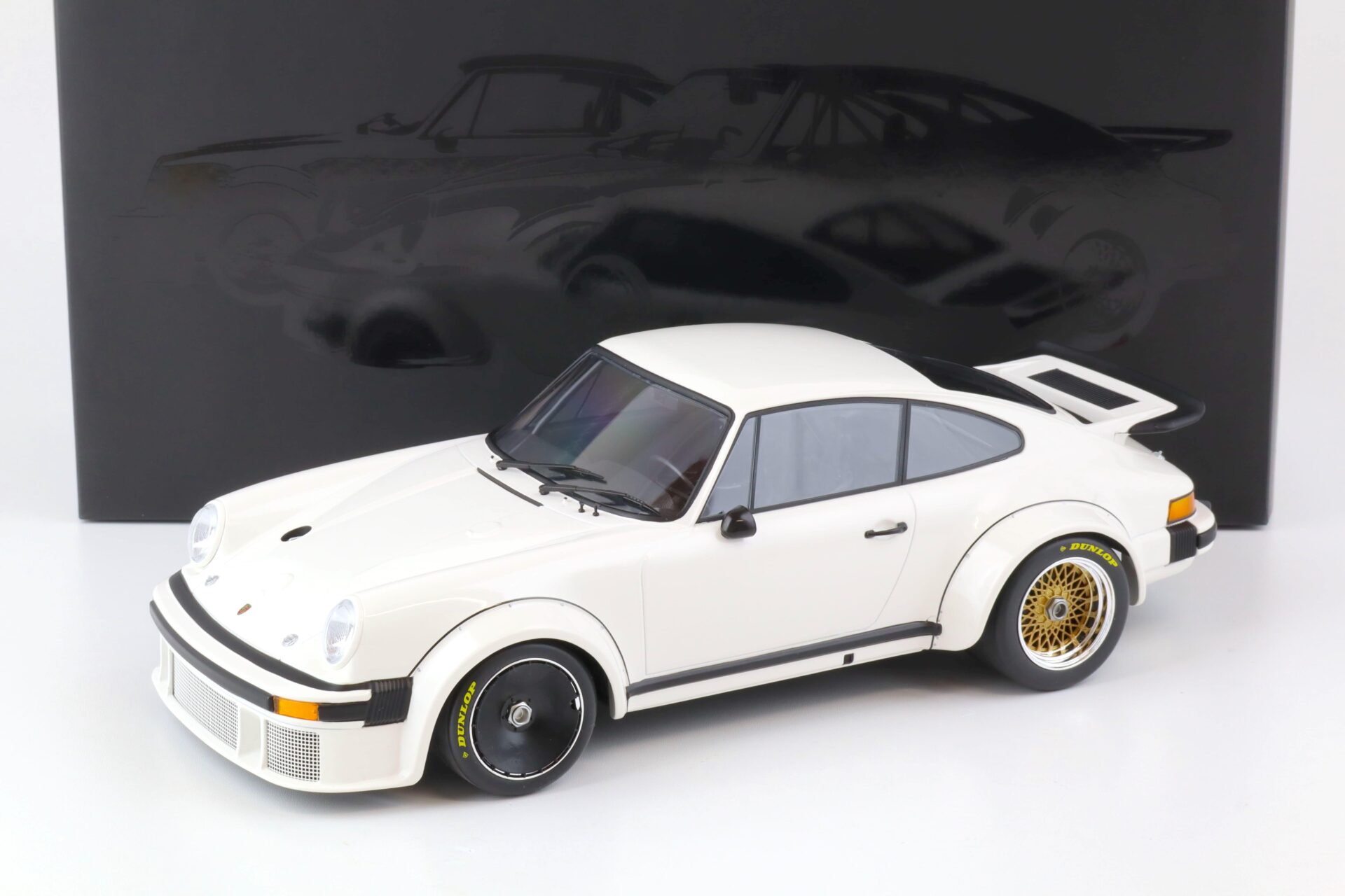 ID 77458 orig 1.jpg 1:12 Minichamps Porsche 934 Coupe Plain Body white 1976