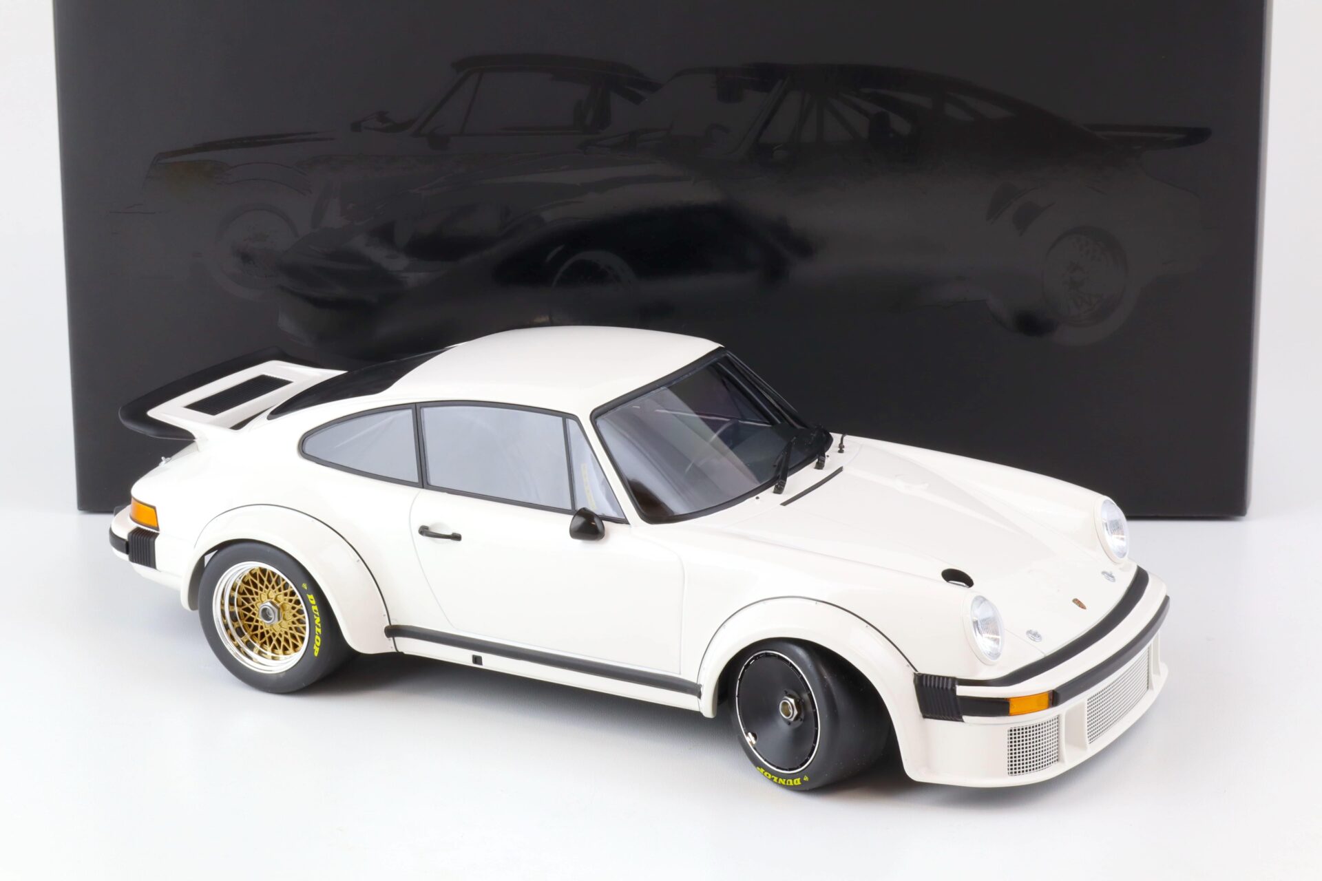 1:12 Minichamps Porsche 934 Coupe Plain Body white 1976