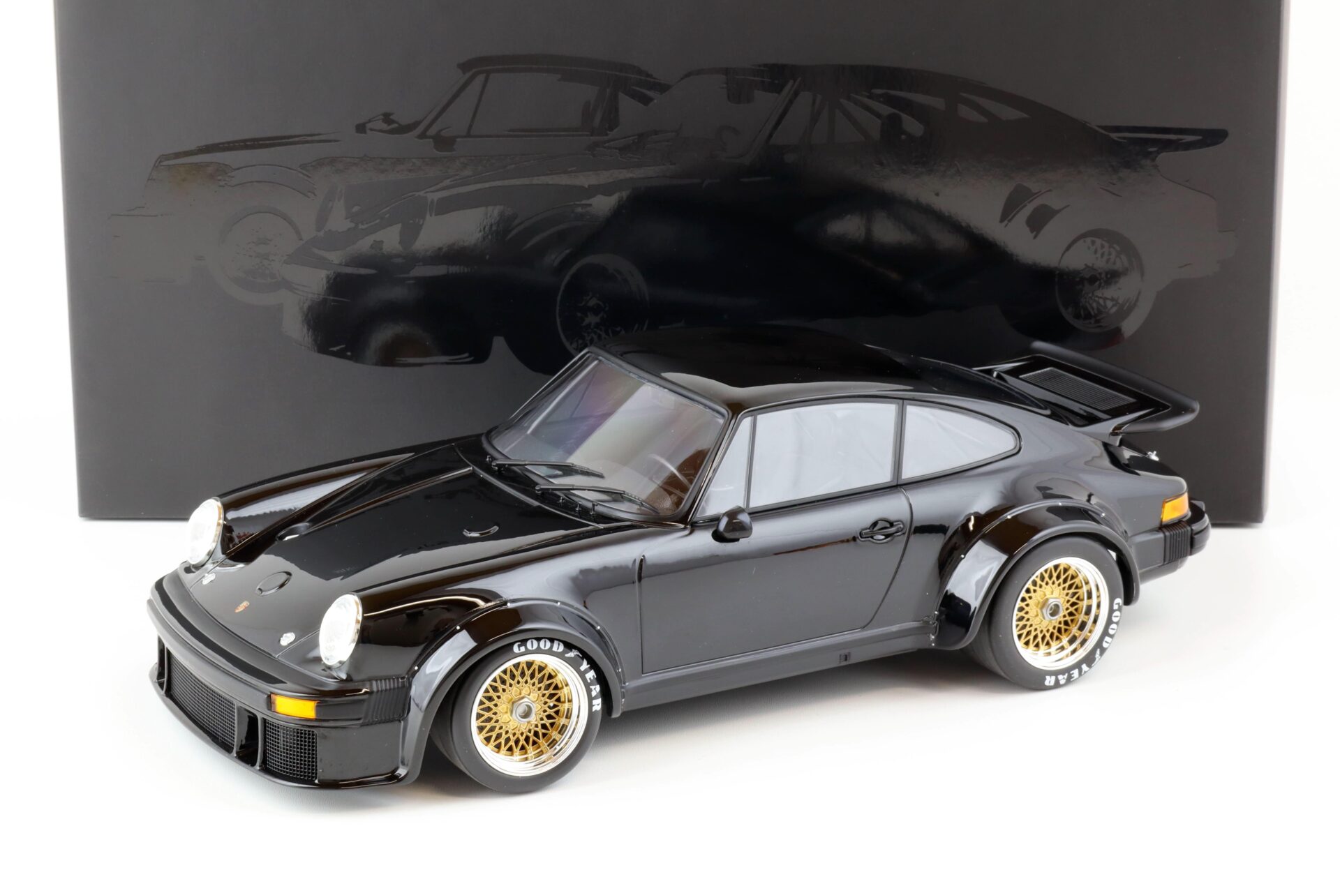 ID 77462 orig.jpg 1:12 Minichamps Porsche 934 Coupe Plain Body black 1976