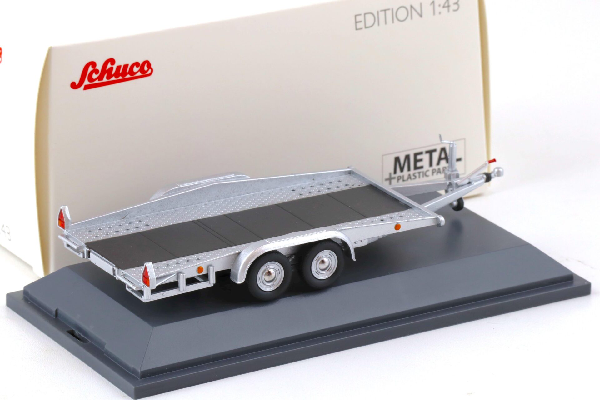 1:43 Schuco Autoanhänger Car Trailer silver 450376500