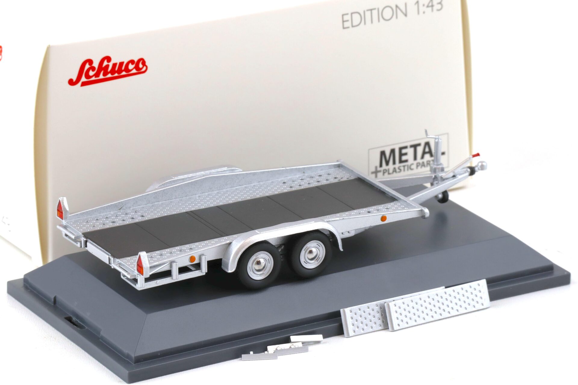 1:43 Schuco Autoanhänger Car Trailer silver 450376500