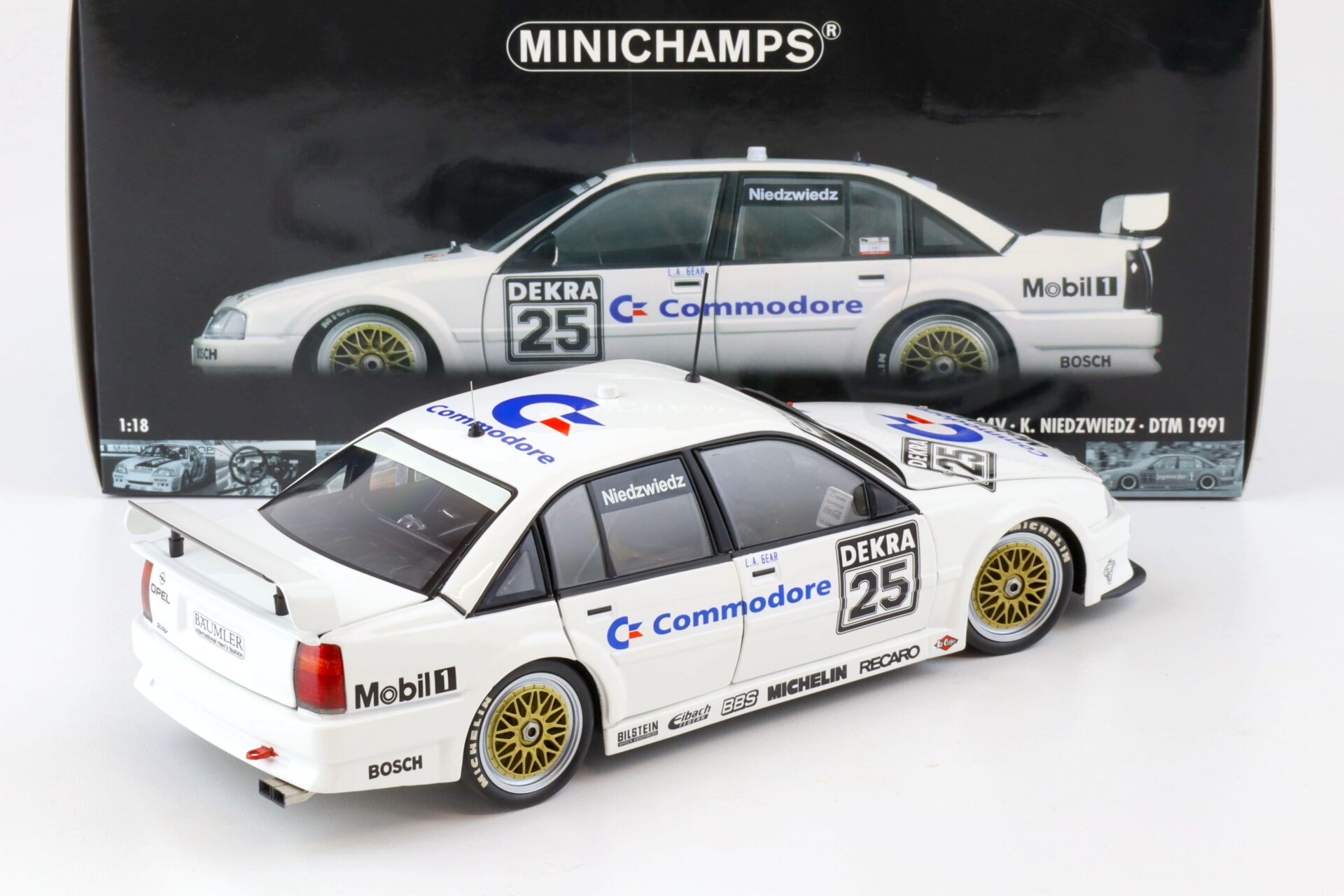 1:18 Minichamps Opel Omega 3000 24V DTM 1991 K. Niedzwiedz #25 Commodore