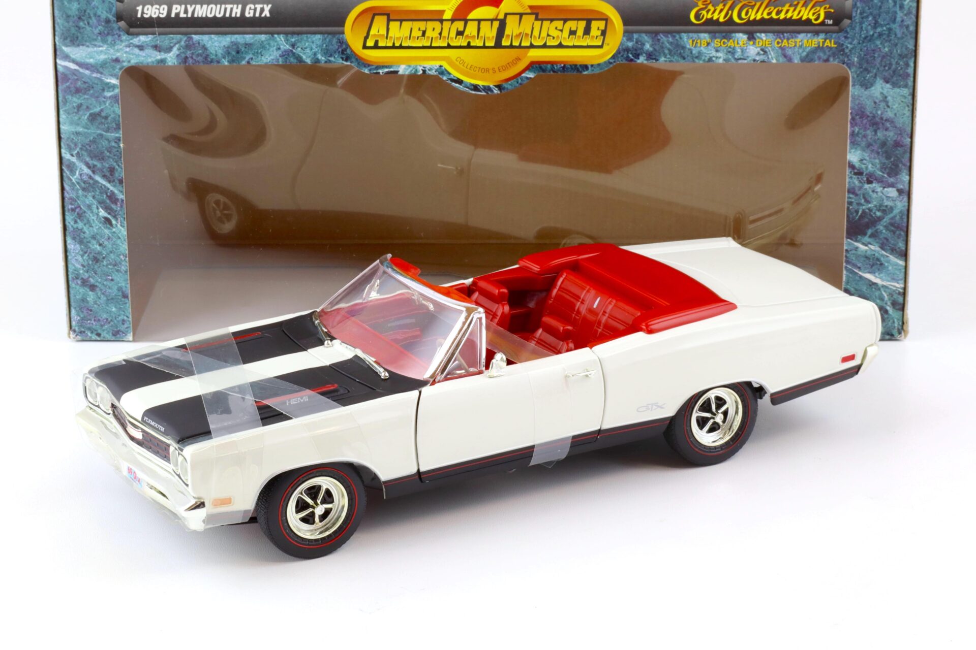 ID 77968 orig.jpg 1:18 ERTL American Muscle 1969 Plymouth GTX Convertible Hemi white/ black