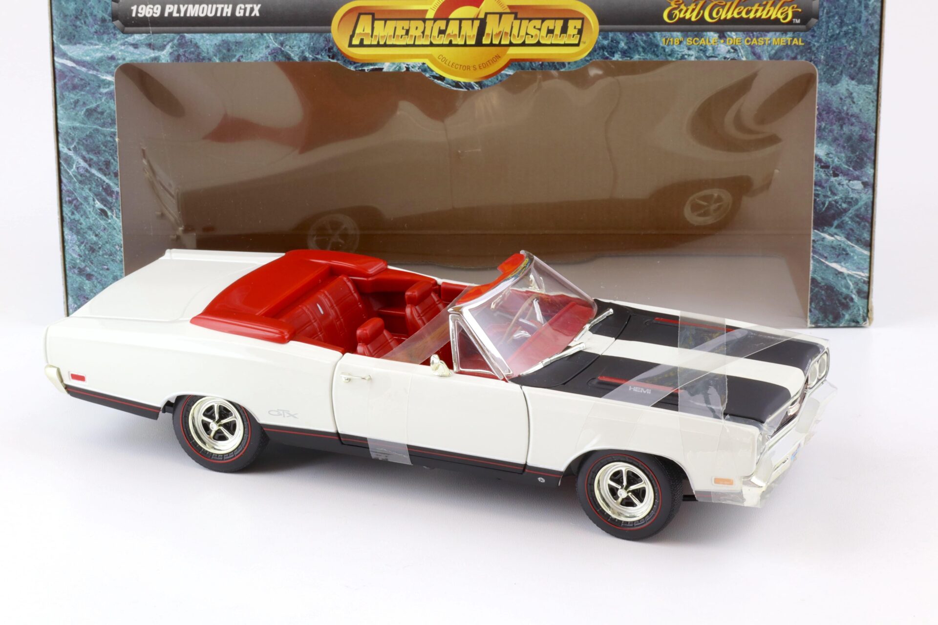 1:18 ERTL American Muscle 1969 Plymouth GTX Convertible Hemi white/ black