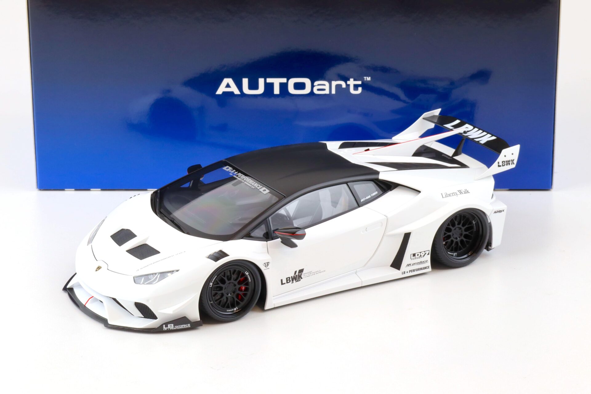 1:18 AUTOart Lamborghini Huracan GT LB-SILHOUETTE Works 2019 white