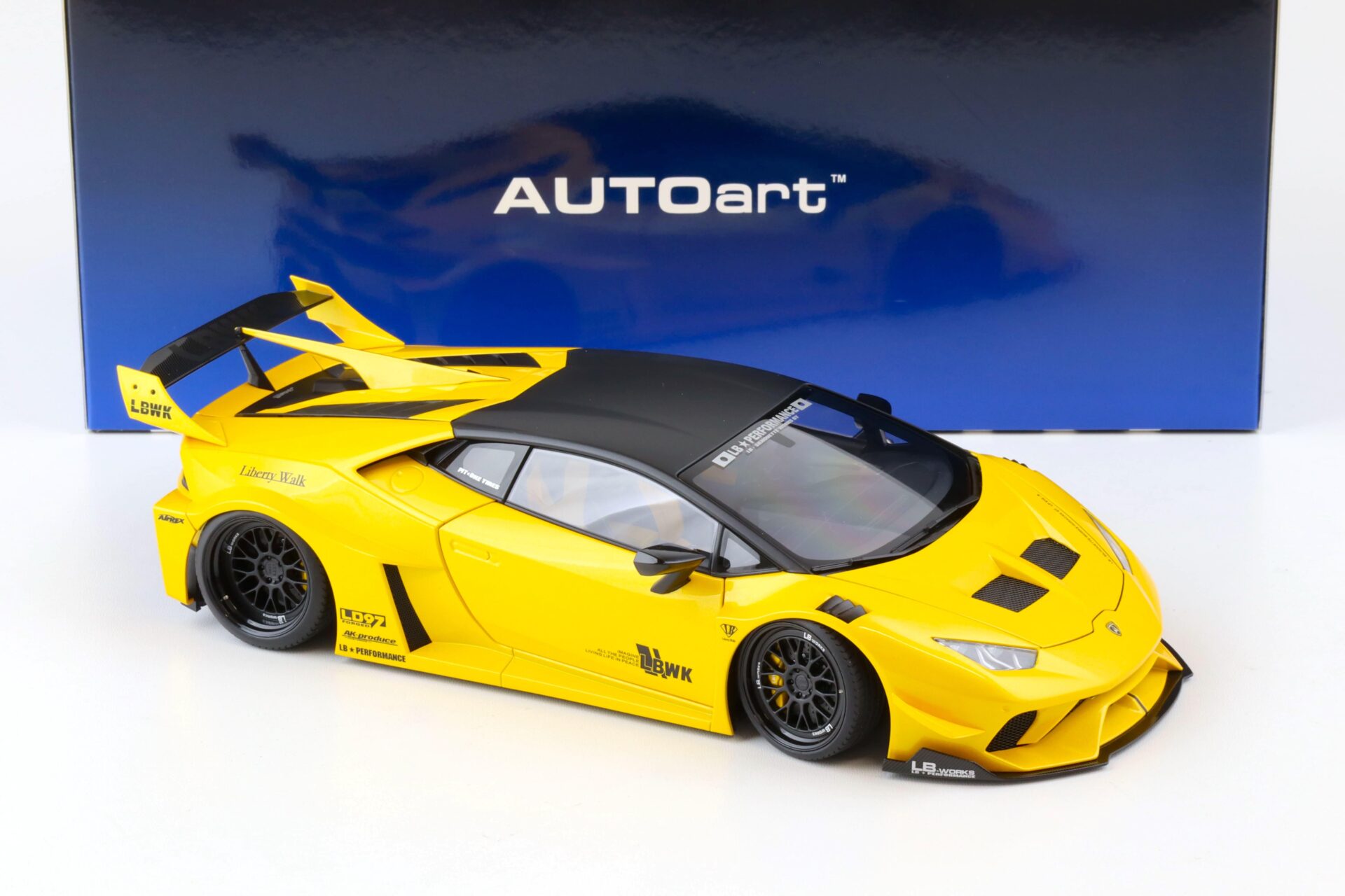 1:18 AUTOart Lamborghini Huracan GT LB-SILHOUETTE Works 2019 metallic yellow