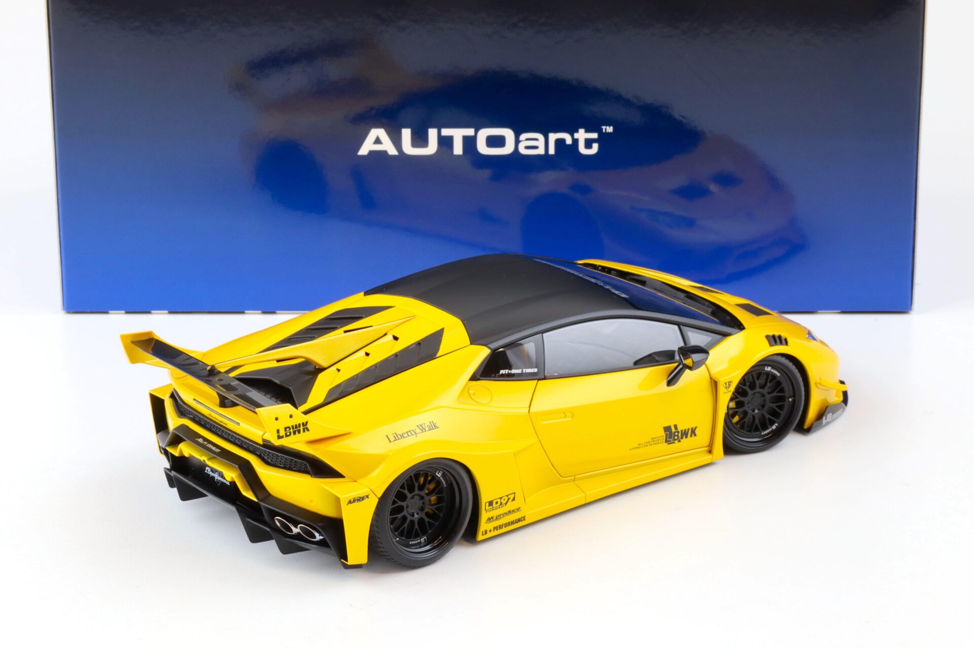 1:18 AUTOart Lamborghini Huracan GT LB-SILHOUETTE Works 2019 metallic yellow