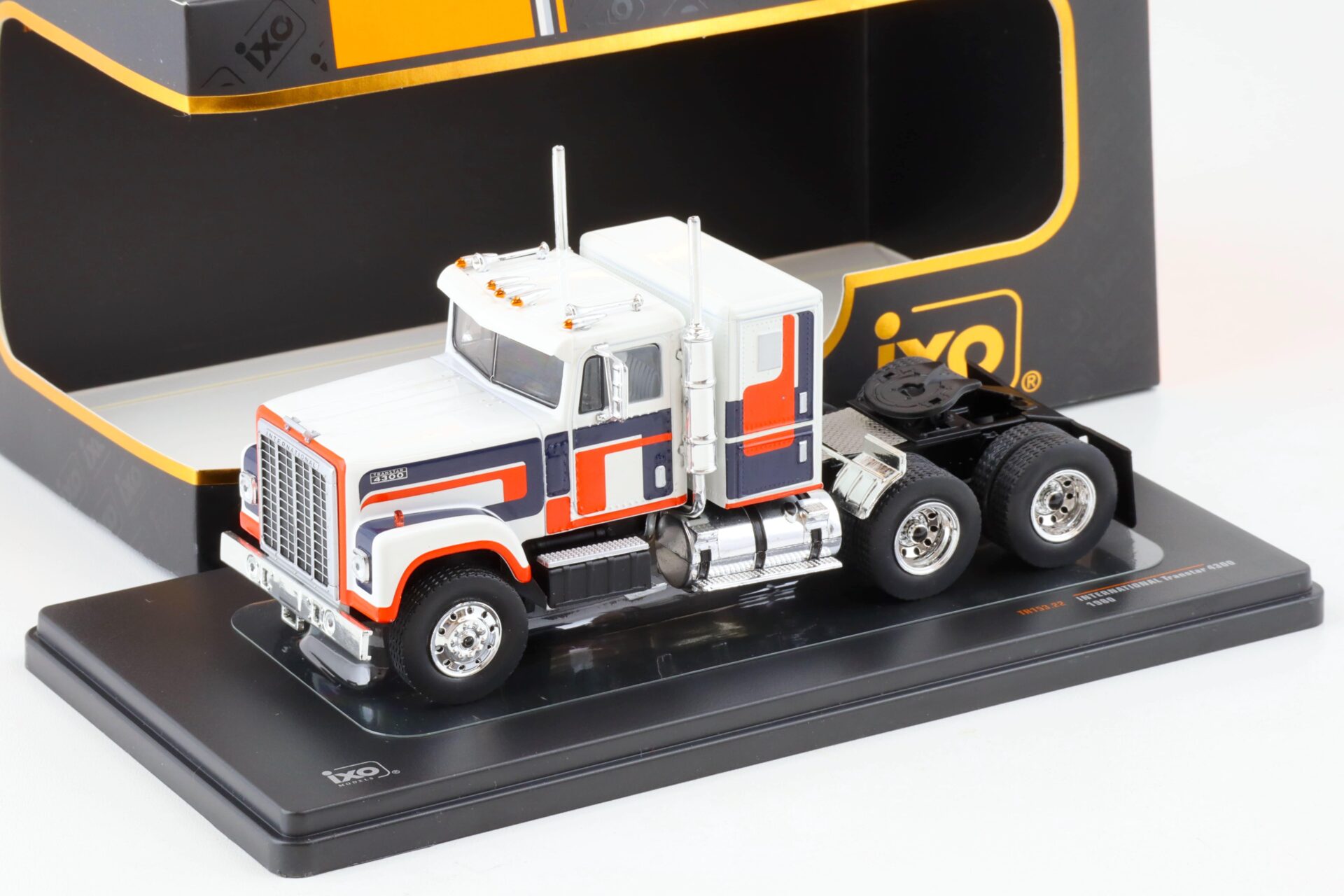 1:43 IXO International Transtar 4300 SZM Truck white/blue/red 1980