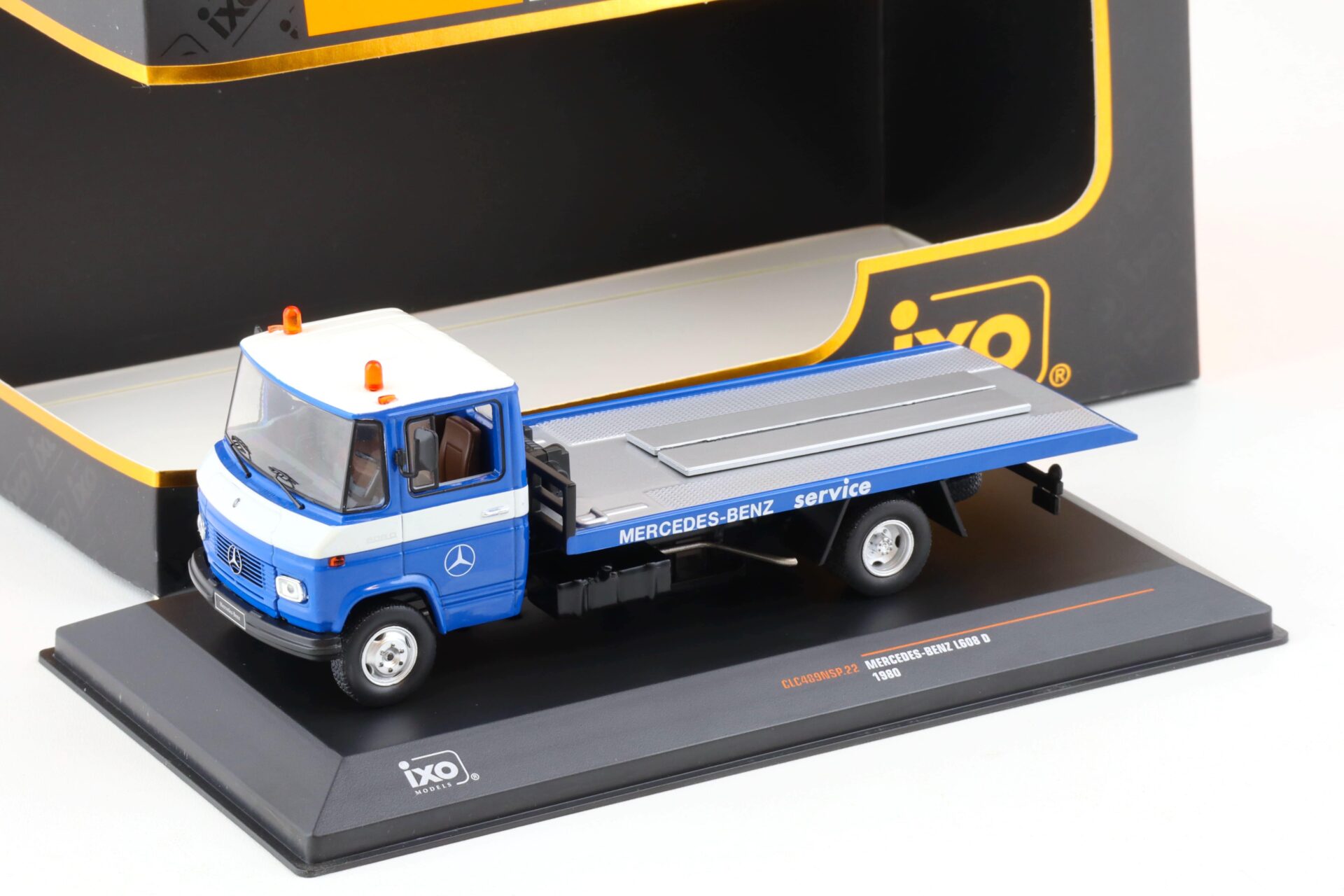 1:43 IXO Mercedes L608 D Pritsche Abschleppen Mercedes Service blue 1980