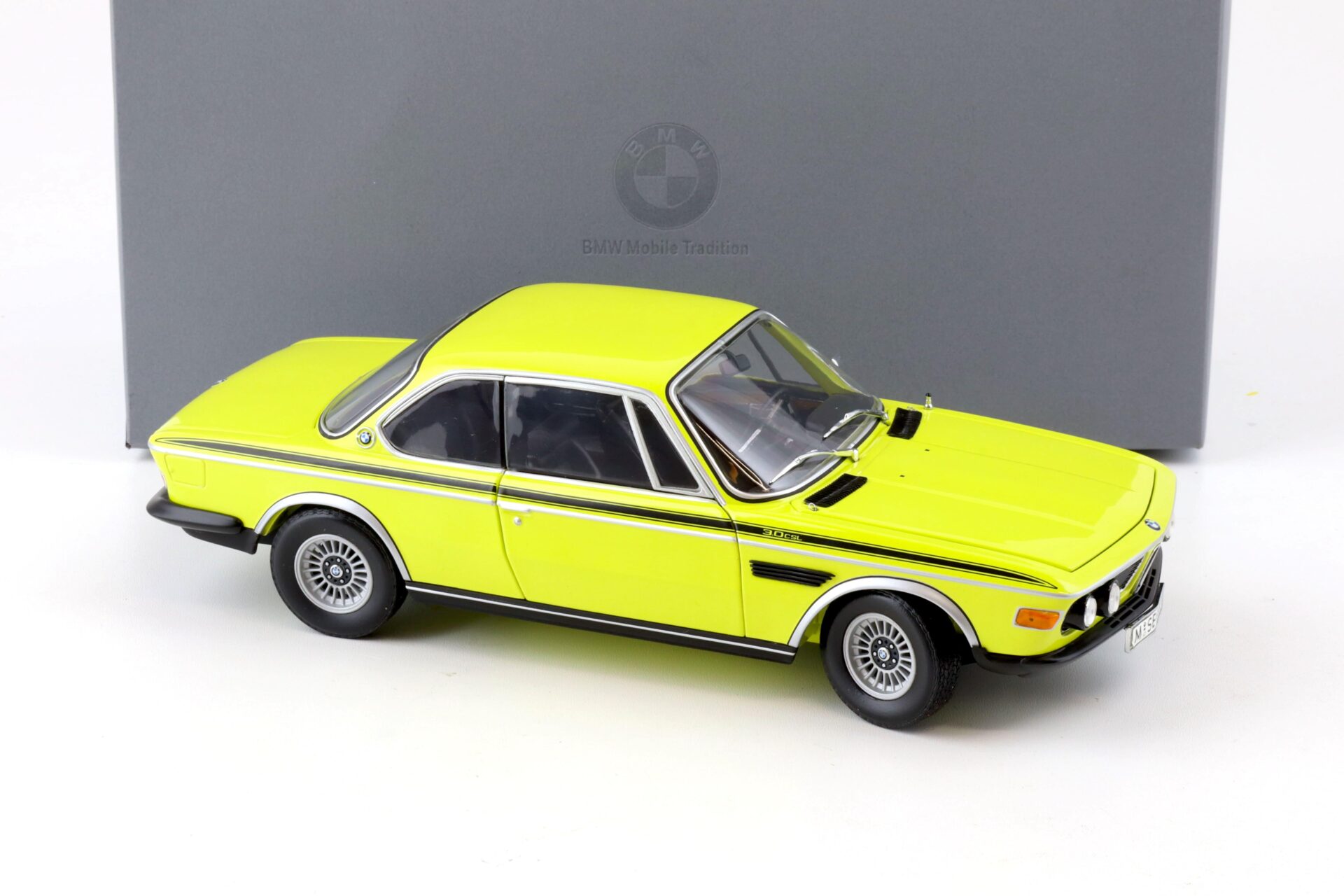 1:18 Minichamps BMW 3.0 CSL Coupe yellow 1971 DEALER VERSION