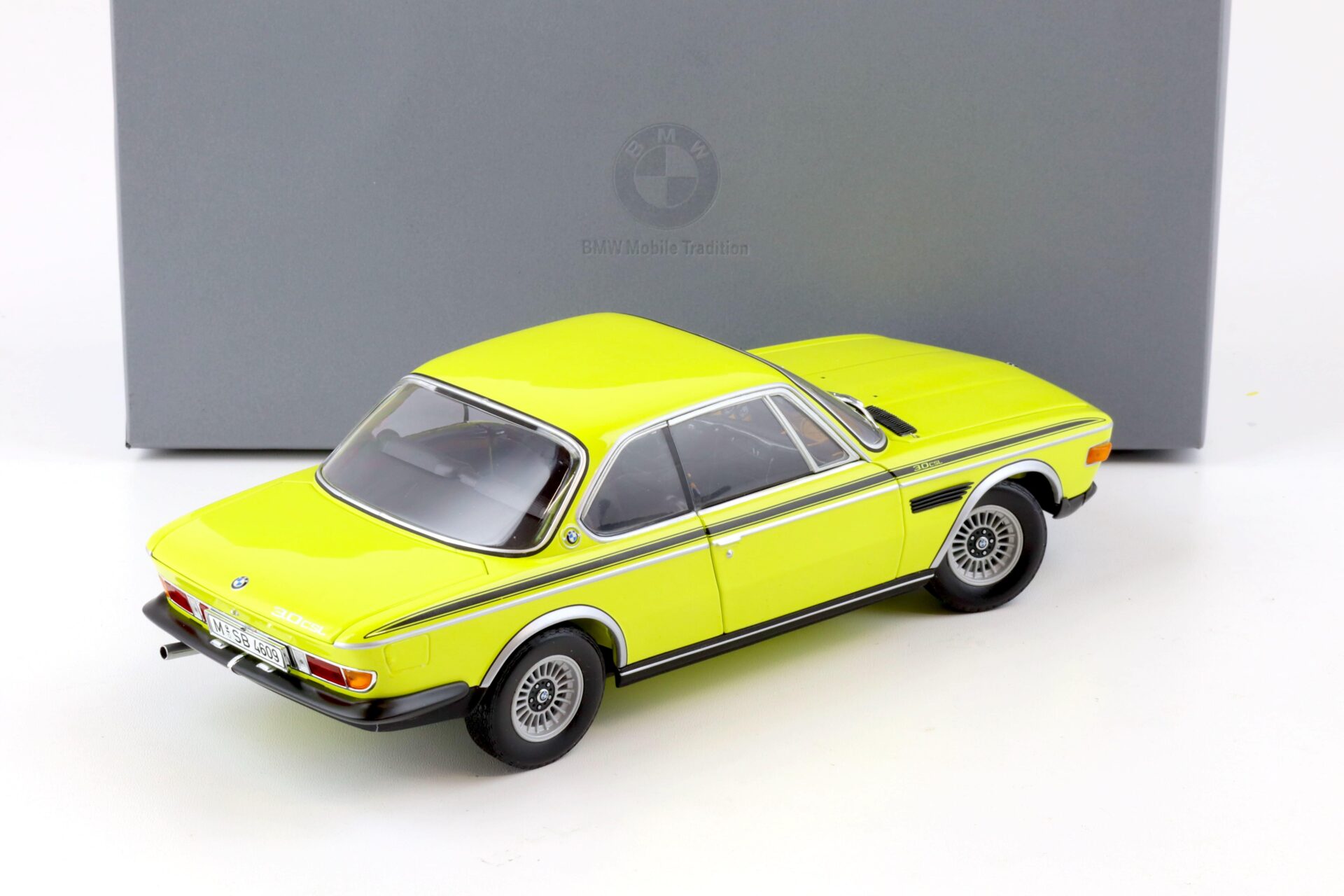 1:18 Minichamps BMW 3.0 CSL Coupe yellow 1971 DEALER VERSION