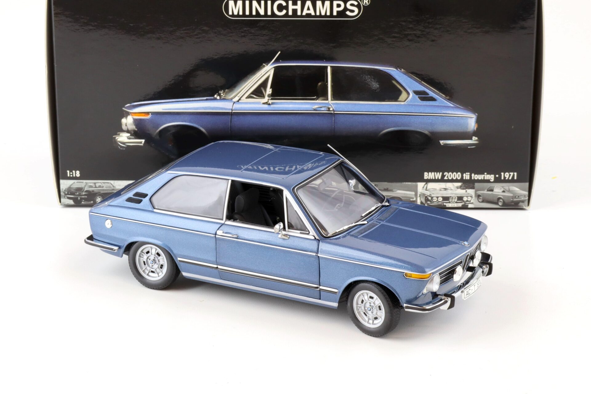 1:18 Minichamps BMW 2000 tii Touring 1971 blue metallic