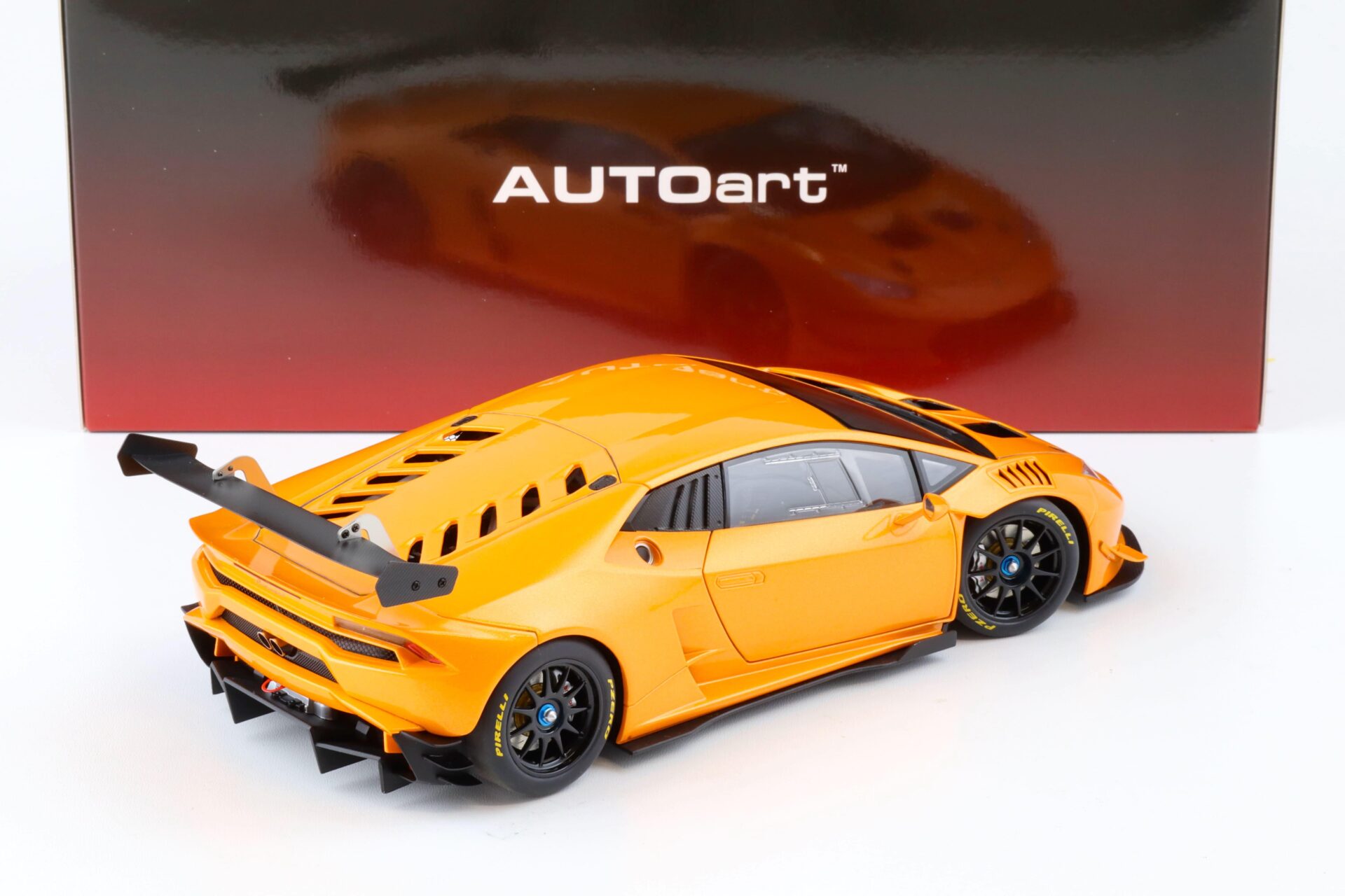 1:18 AUTOart Lamborghini Huracan LP620-2 Super Trofeo Arancio Borealis/ orange