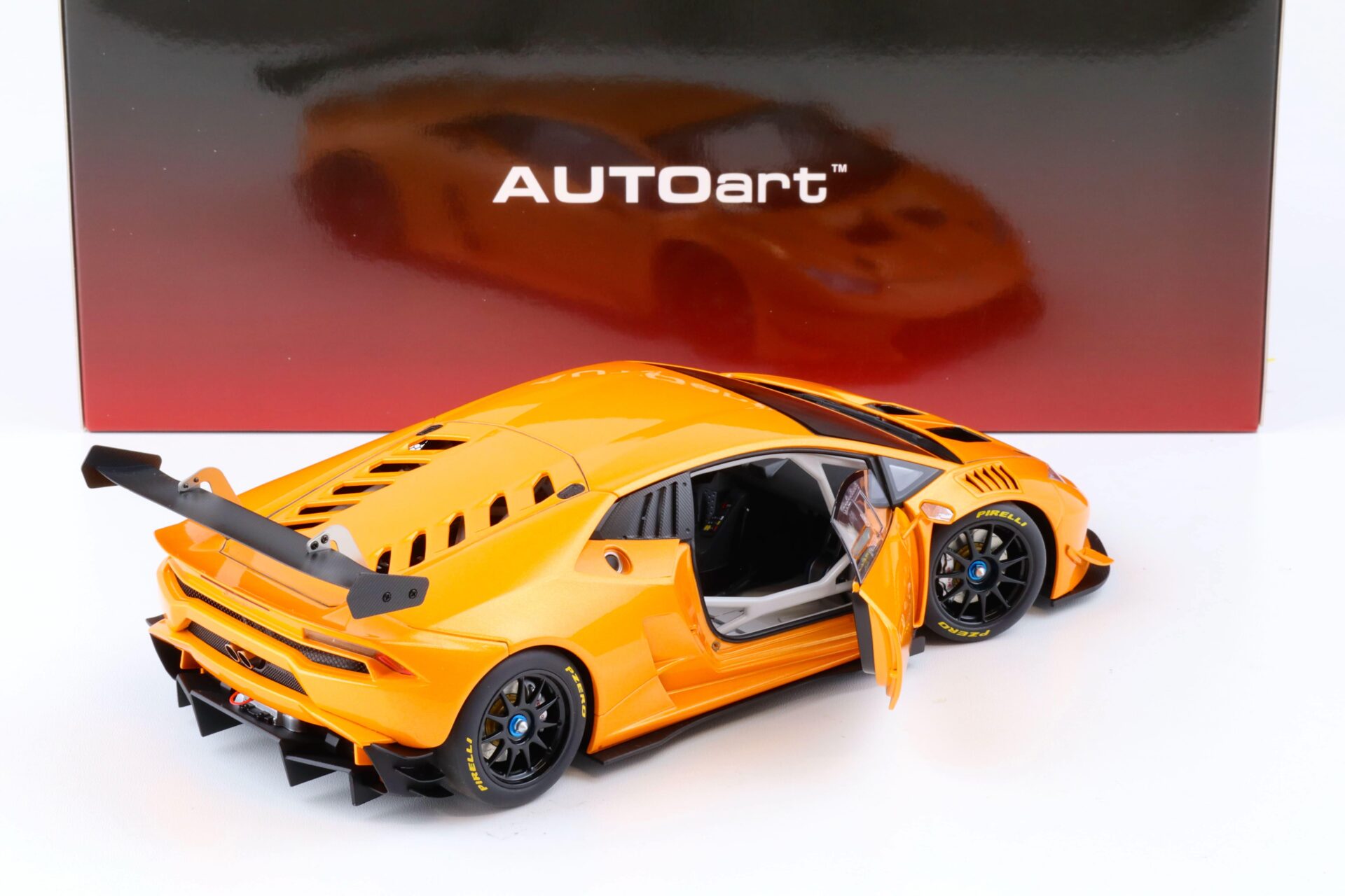 1:18 AUTOart Lamborghini Huracan LP620-2 Super Trofeo Arancio Borealis/ orange