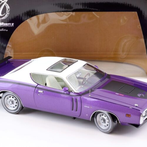 1:18 ERTL Authentics 1971 Dodge Charger R/T Coupe purple/ white roof