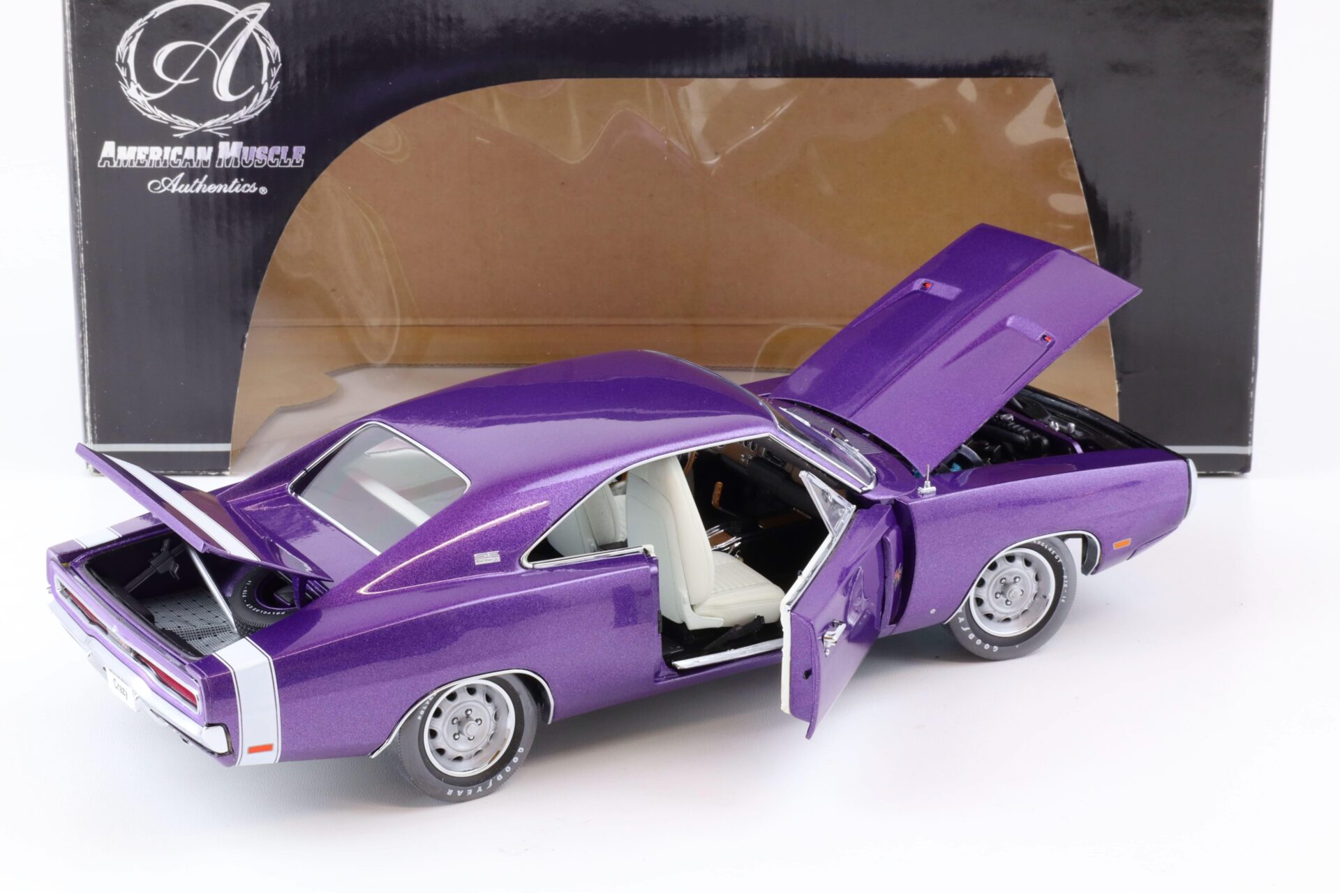 1:18 ERTL Authentics 1970 Dodge Charger R/T Coupe purple metallic