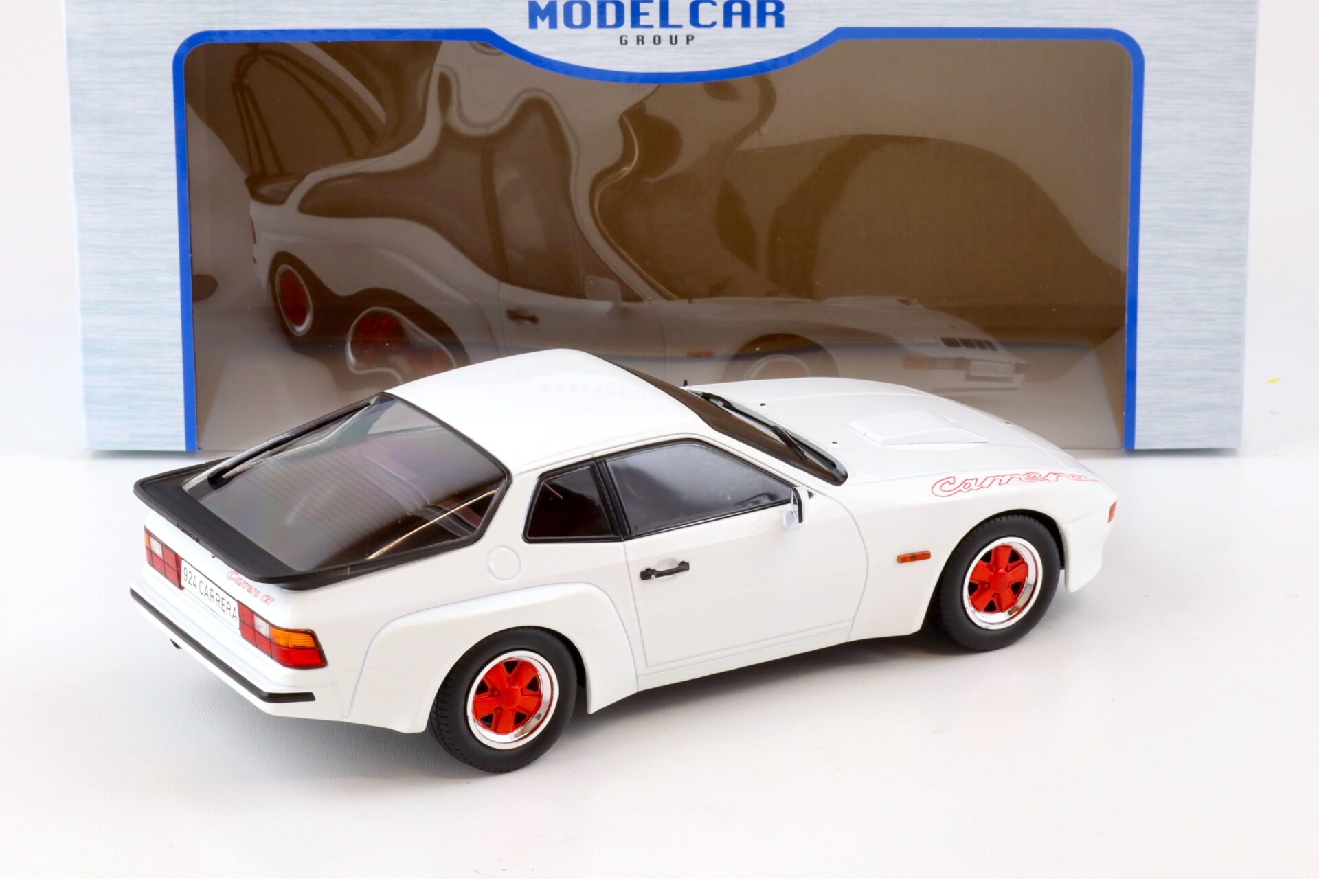 1:18 MCG Porsche 924 Carrera GT white/ red 1981