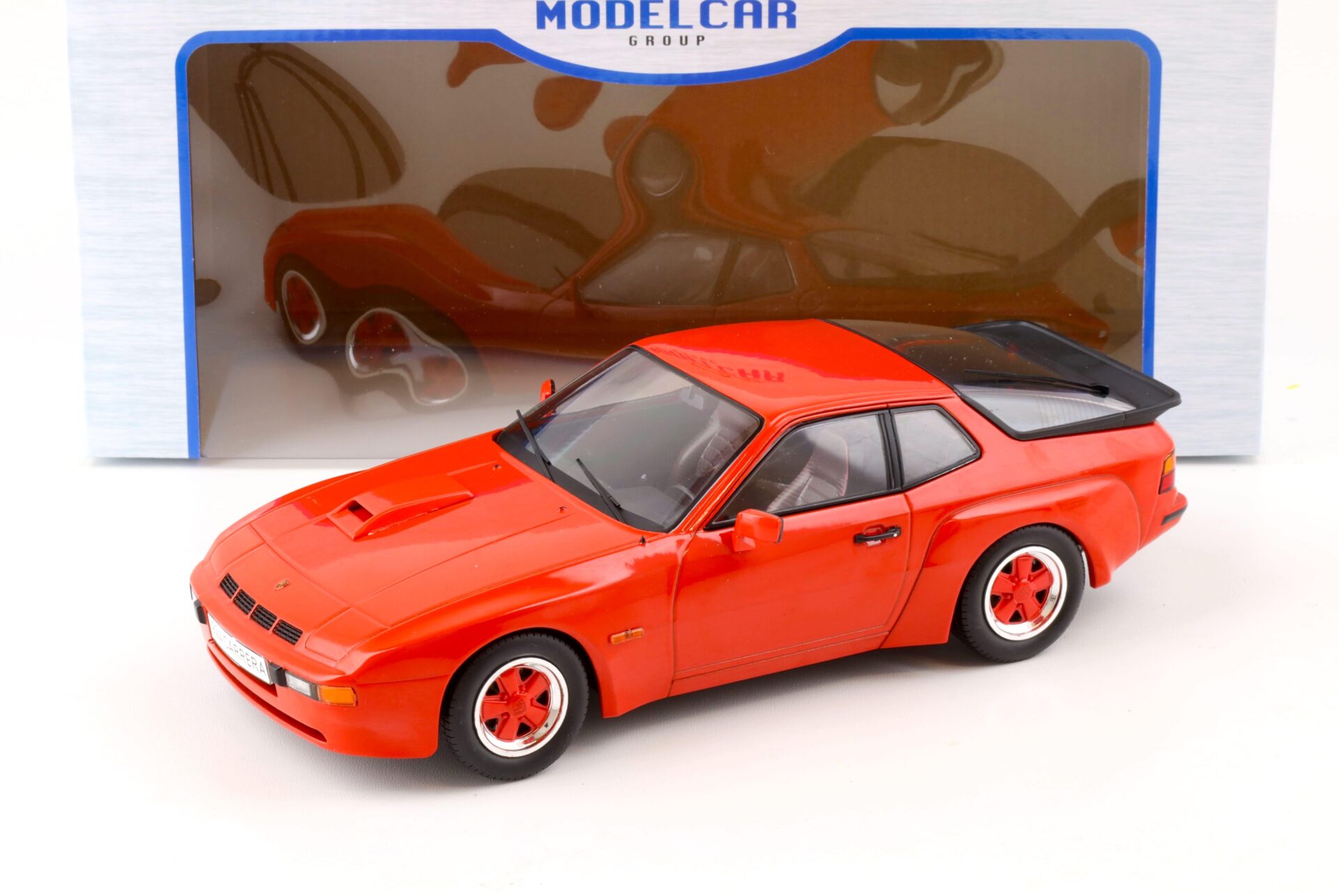ID 78677 orig.jpg 1:18 MCG Porsche 924 Carrera GT red/ red 1981