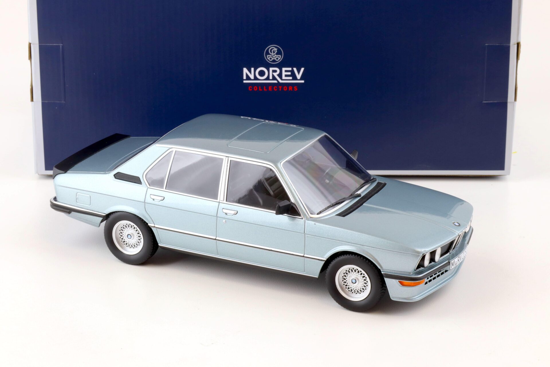 1:18 Norev BMW M 535i E12 Limousine 1980 blue metallic 183269
