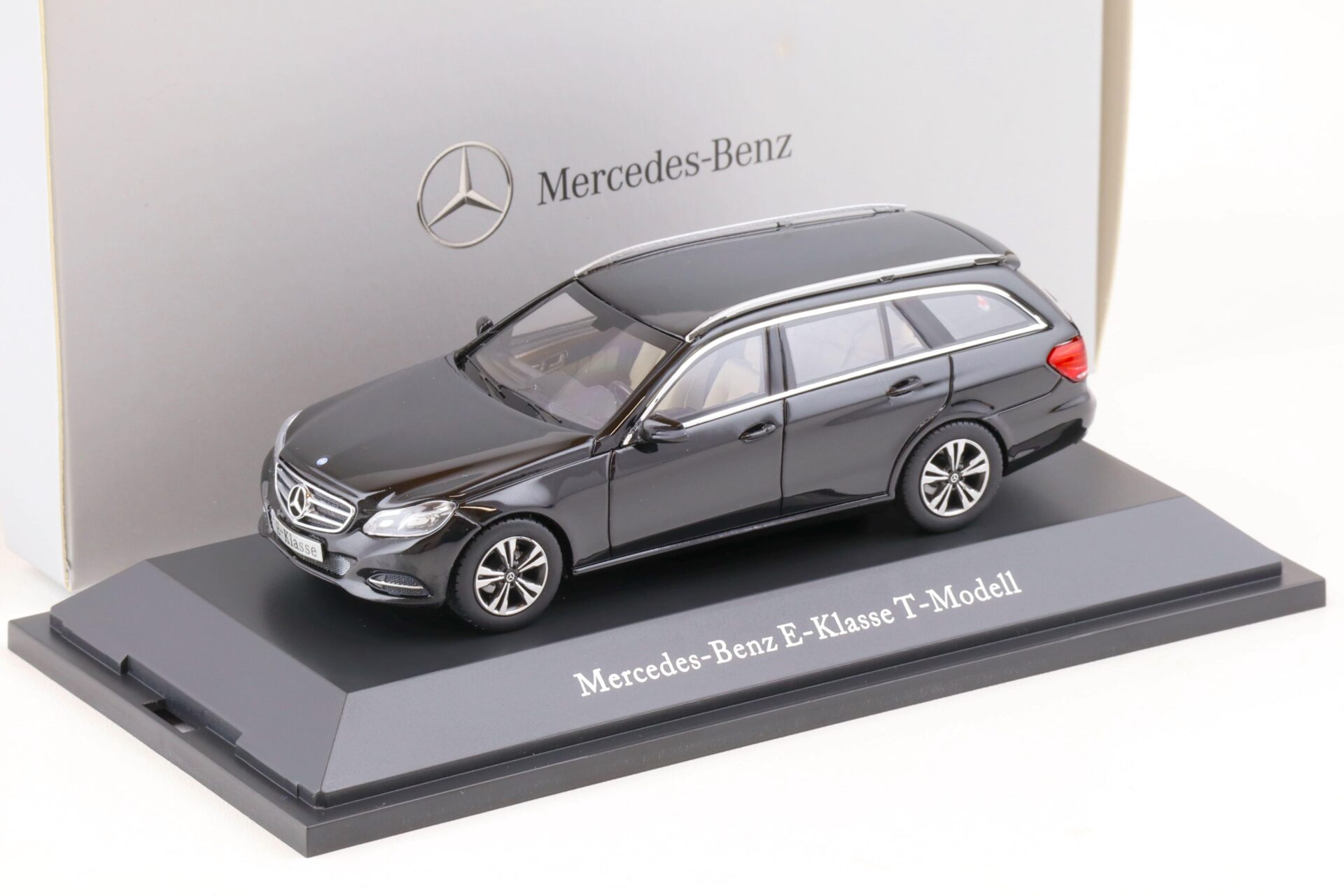 1:43 Kyosho Mercedes E-Klasse T-Modell (S212) obsidian black DEALER VERSION
