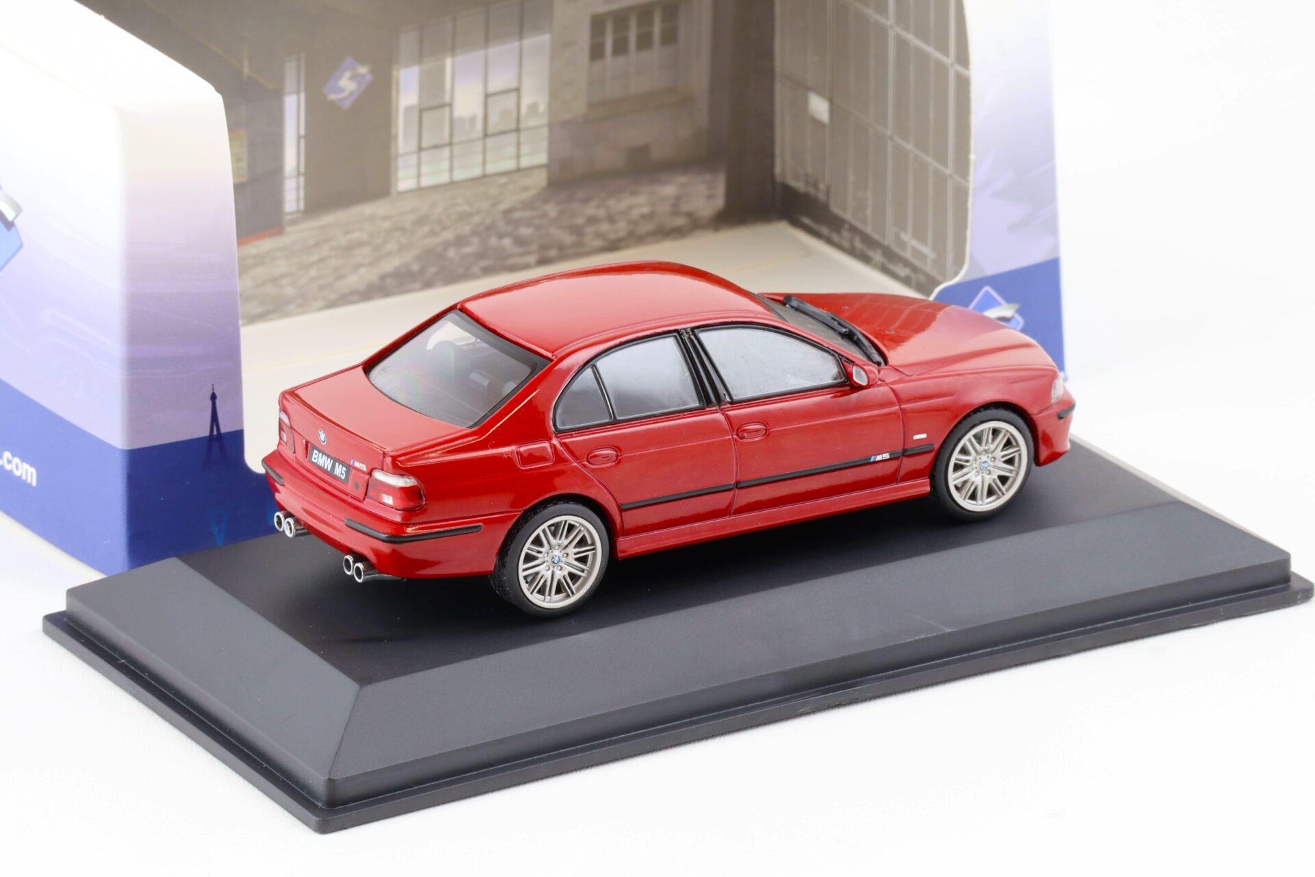 1:43 Solido BMW M5 (E39) Limousine 2003 Imola red