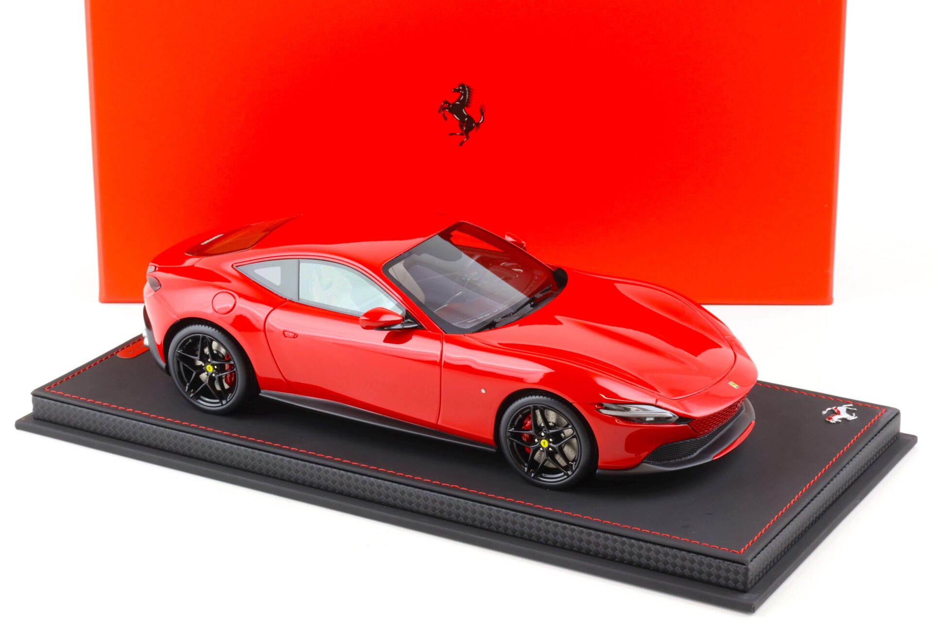 1:18 BBR Ferrari Roma Rosso Corsa 322 red/ black wheels with display - Limited 24 pcs.