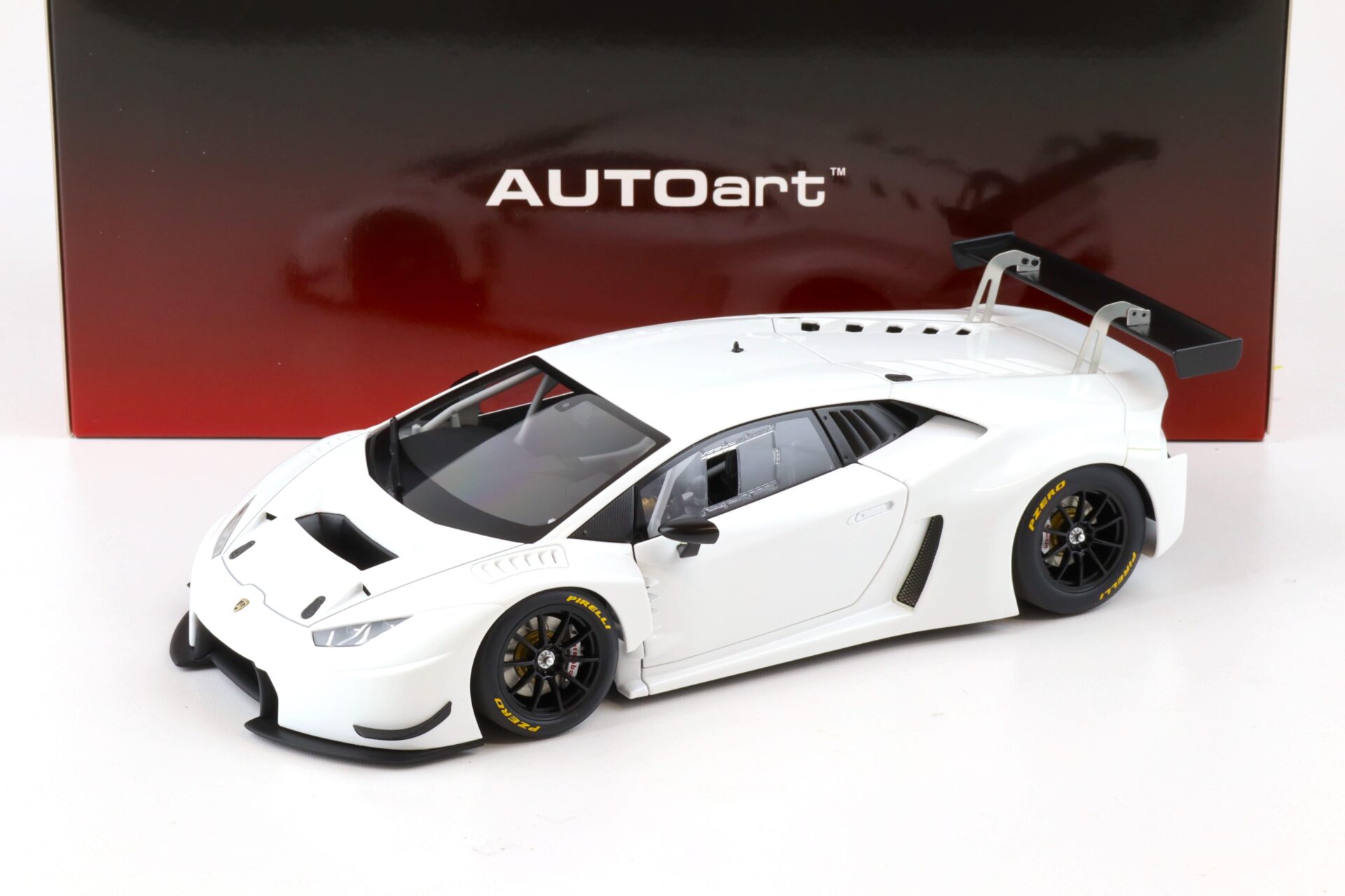 ID 79494 orig.jpg 1:18 AUTOart Lamborghini Huracan GT3 Plain Body 2015 white 81527