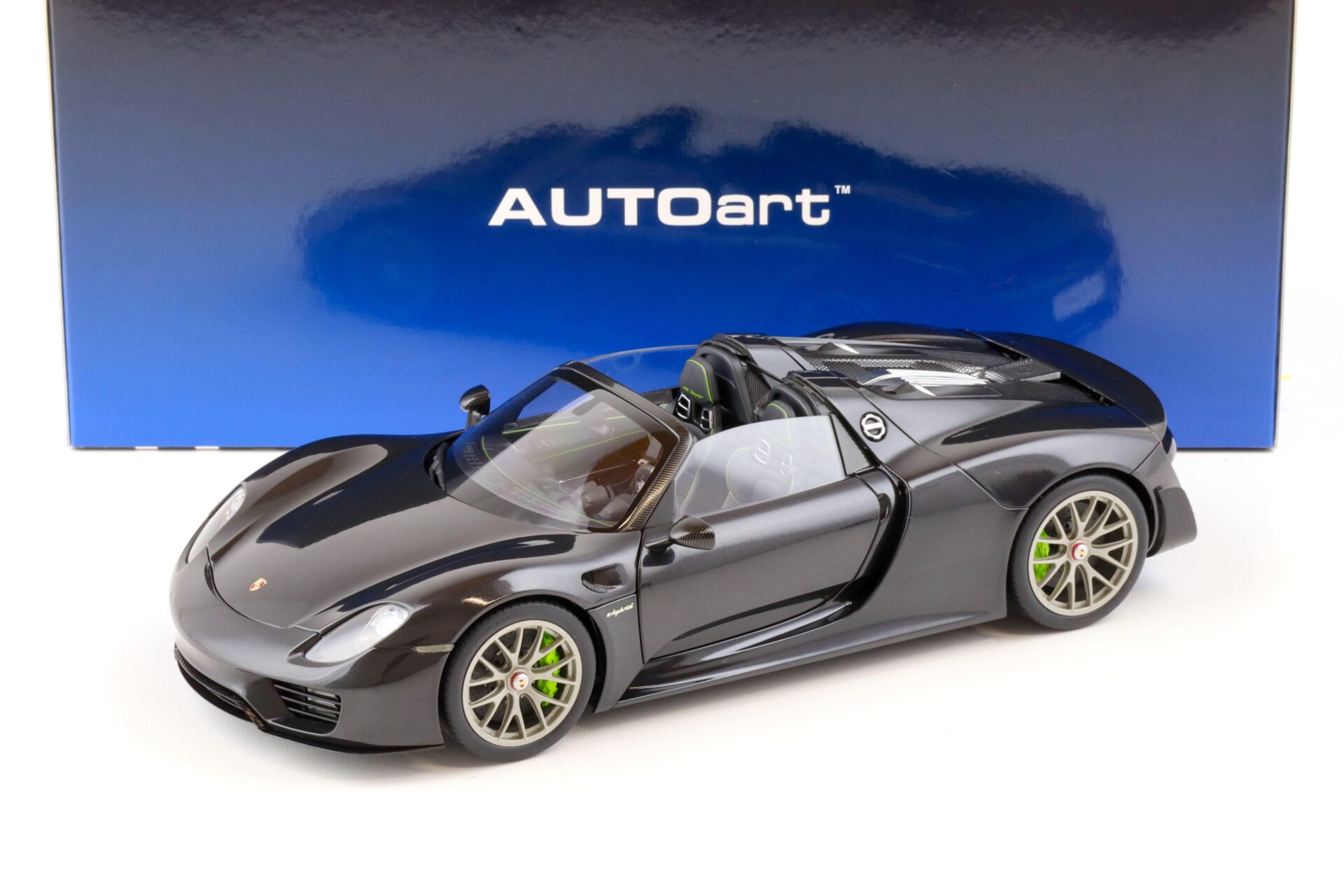 ID 79824 orig 1.jpg 1:18 AUTOart Porsche 918 Spyder 2013 Basalt black metallic 77928