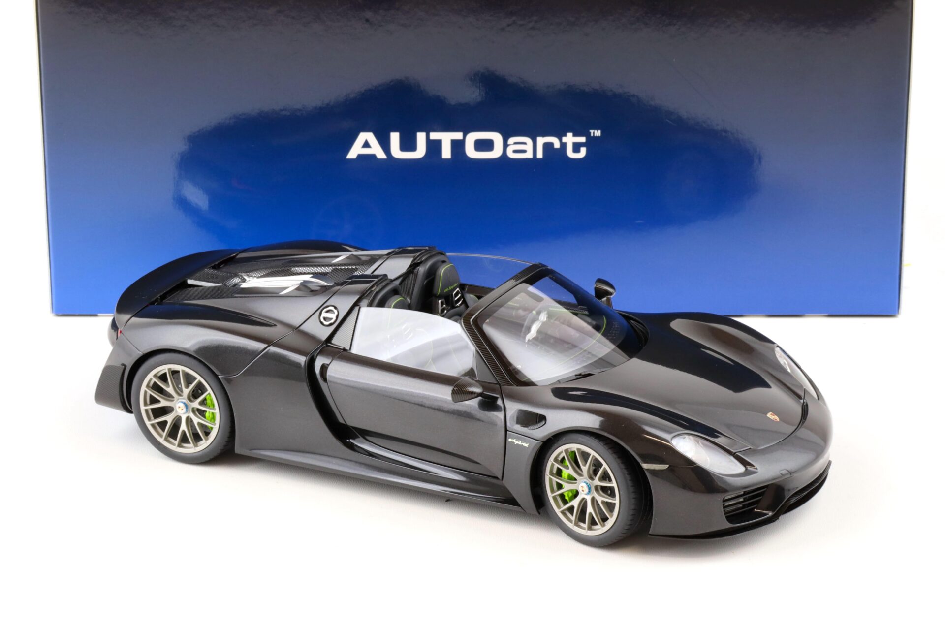 1:18 AUTOart Porsche 918 Spyder 2013 Basalt black metallic 77928
