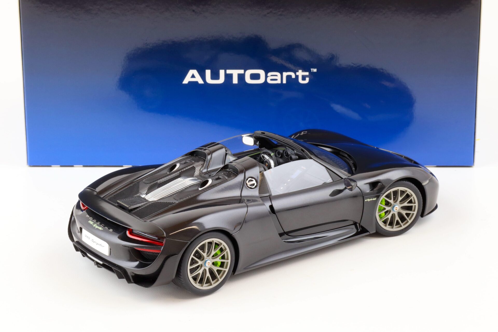 1:18 AUTOart Porsche 918 Spyder 2013 Basalt black metallic 77928