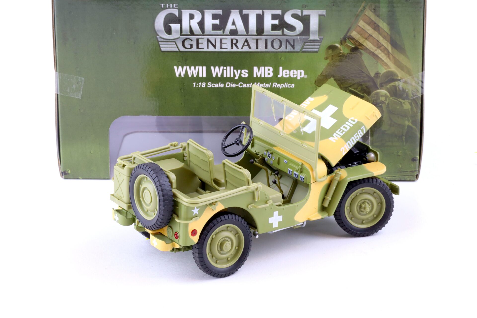 1:18 Auto World 1941 WWII Willys MB Jeep Medical US Army 4x4 camou