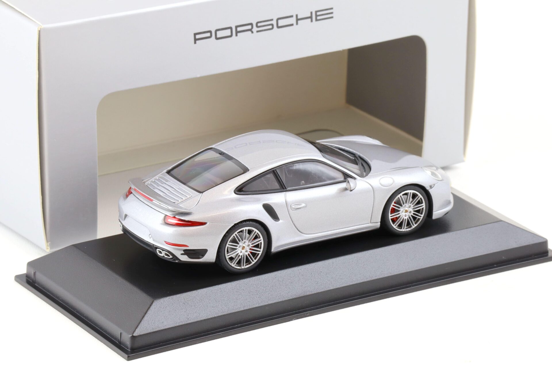 1:43 Minichamps Porsche 911 (991) Turbo silver DEALER VERSION