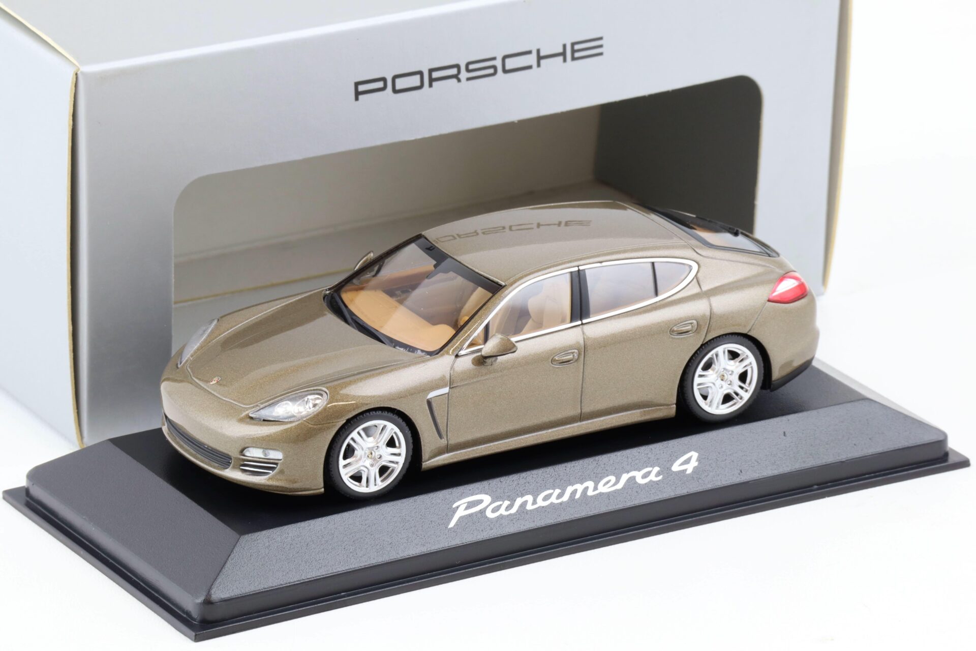 1:43 Minichamps Porsche Panamera 4 topas brown metallic WAP DEALER