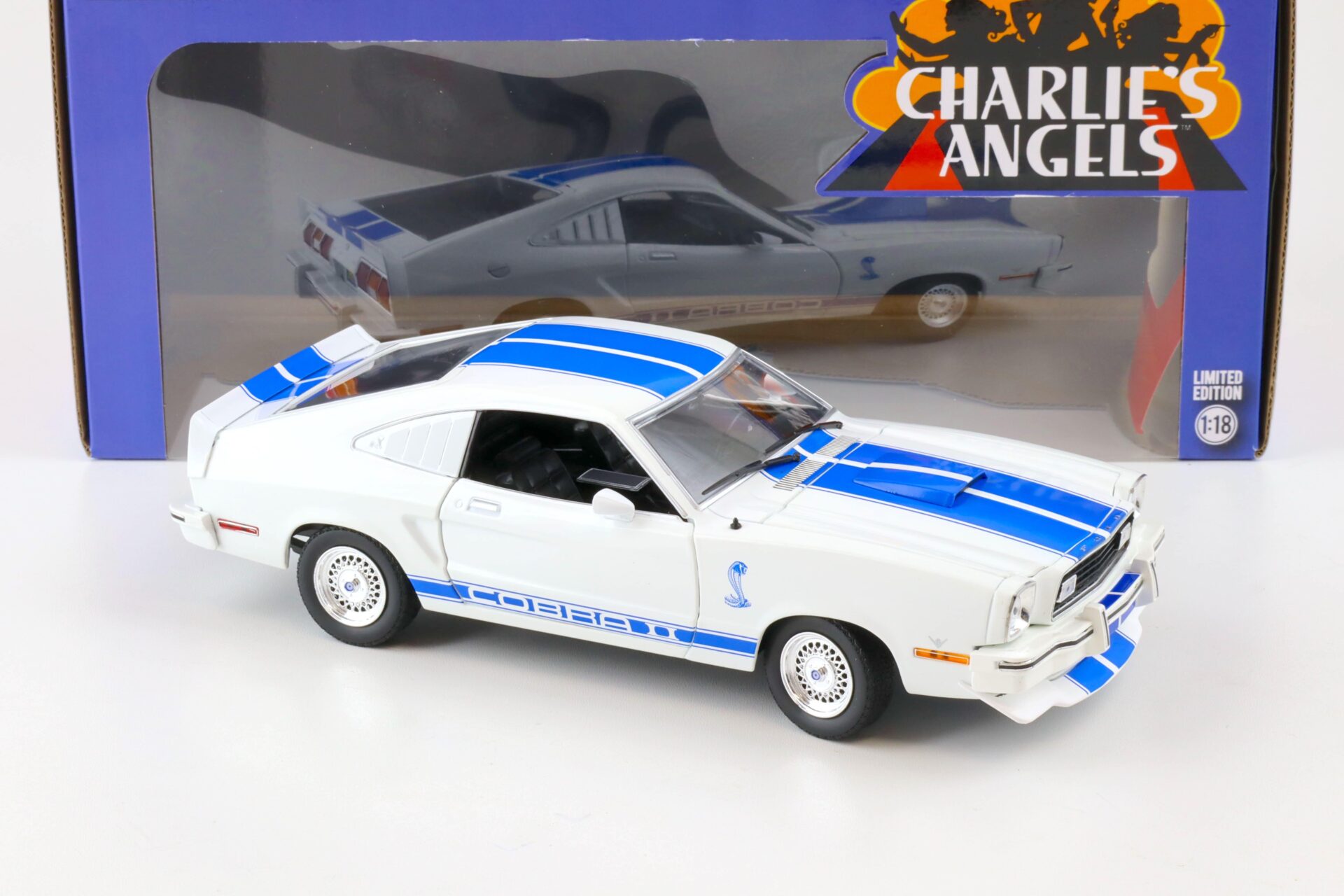1:18 Greenlight 1976 Ford Mustang II Cobra II white Jill Munroe Charlie's Angels
