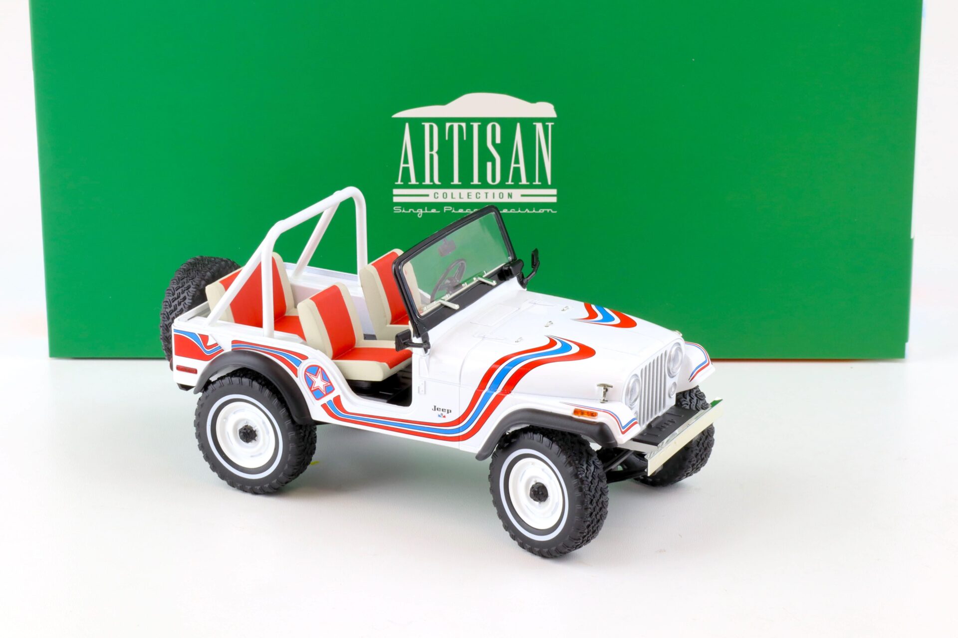 1:18 Greenlight 1973 Jeep CJ-5 SUPER JEEP white/ red/ blue