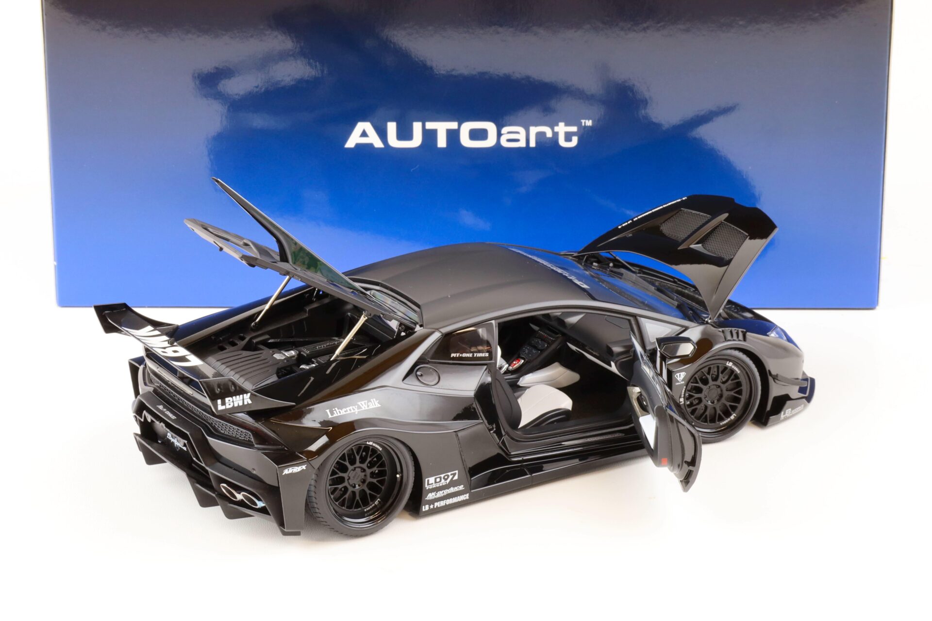 1:18 AUTOart Lamborghini Huracan GT LB-SILHOUETTE Works 2019 black