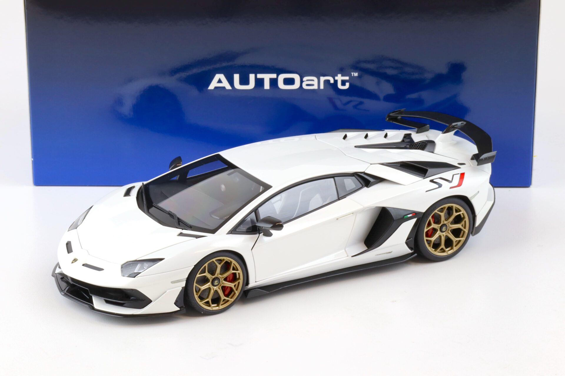 1:18 AUTOart Lamborghini Aventador SVJ 2019 Bianco Asopo/ pearl white