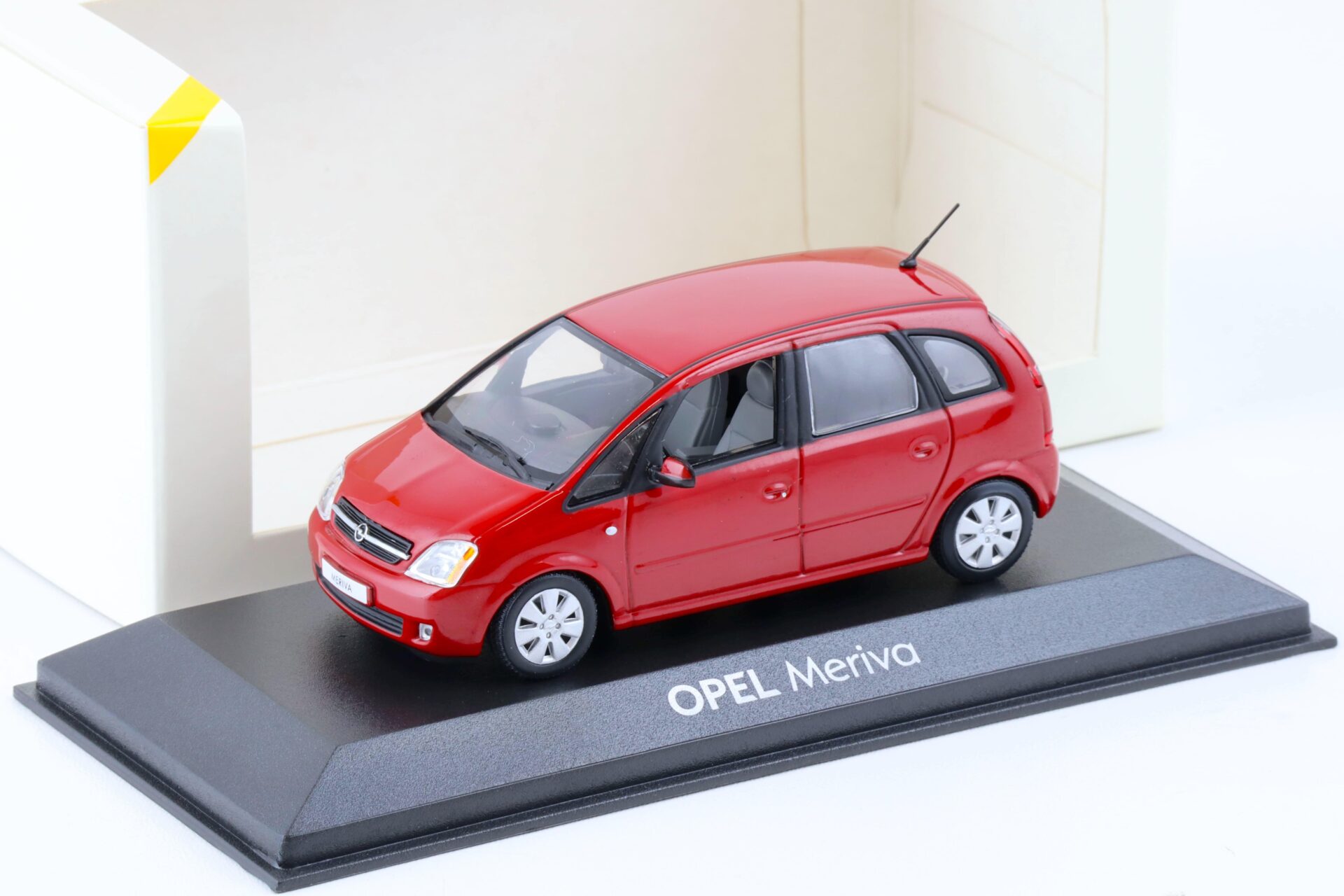 ID 80345 orig.jpg 1:43 Minichamps Opel Meriva red DEALER VERSION